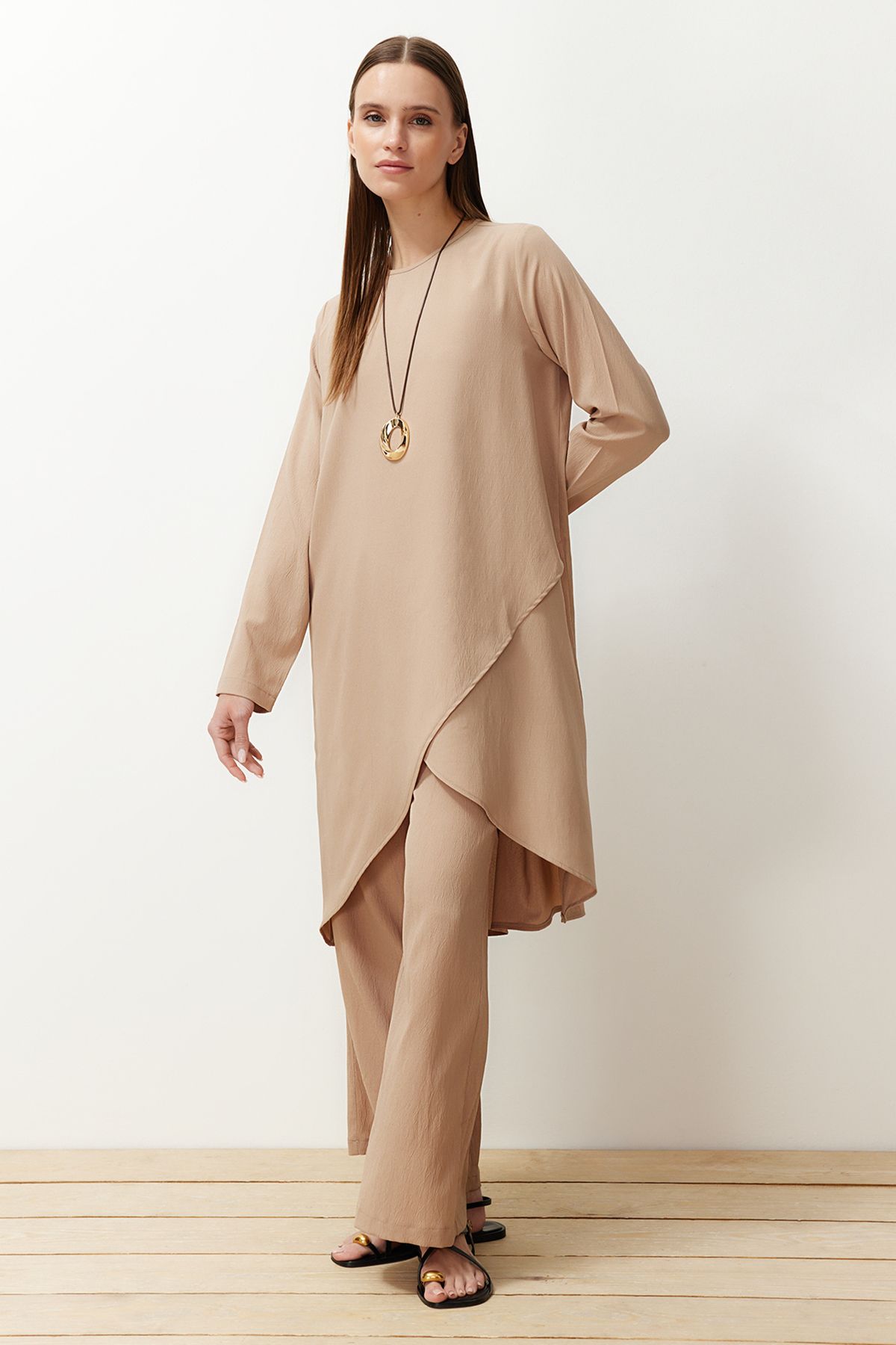 Trendyol Modest-Béžová asymetrická tkaná tunika kalhoty, vrchní a spodní sada TCTSS24US00074 2