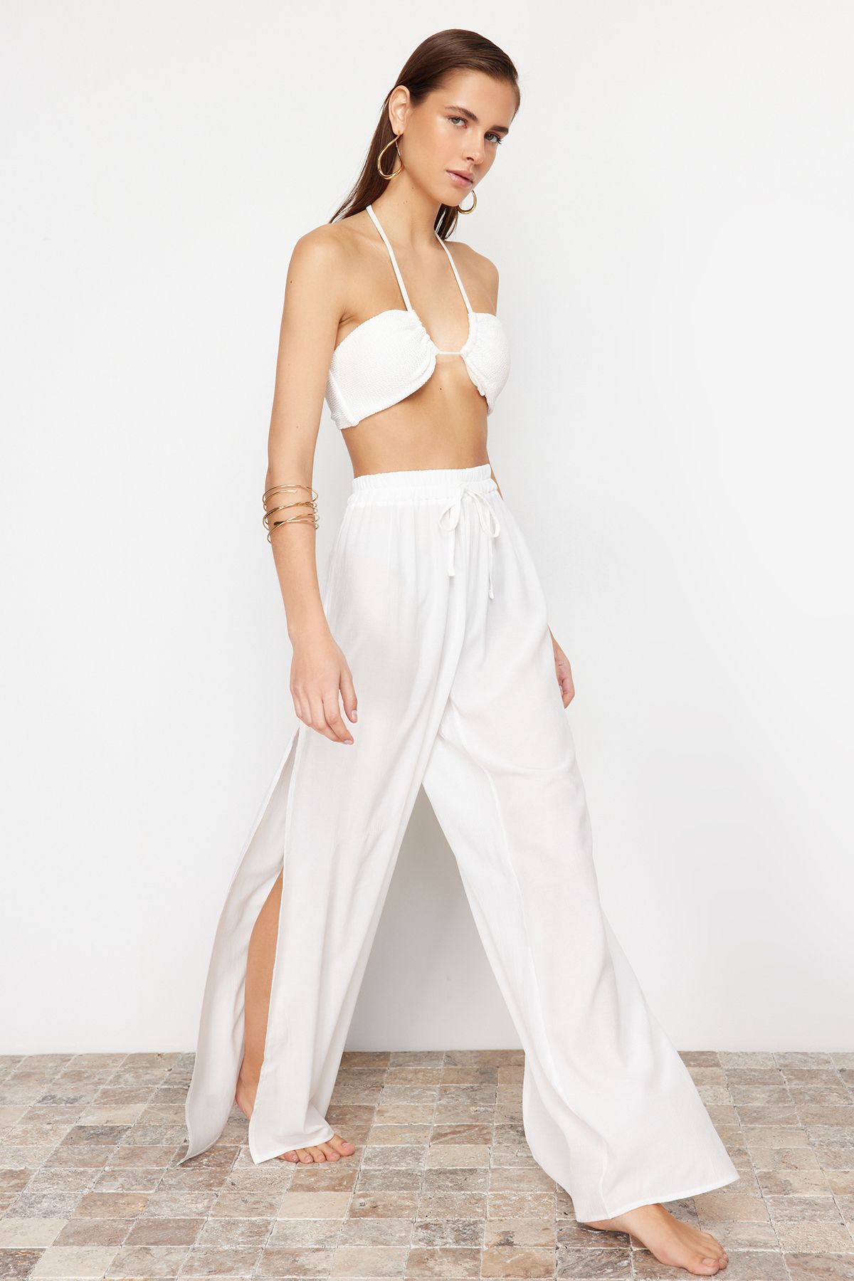 Trendyol Collection-Ecru gewebte Strandhose mit Schlitz TBESS24PL00013 3