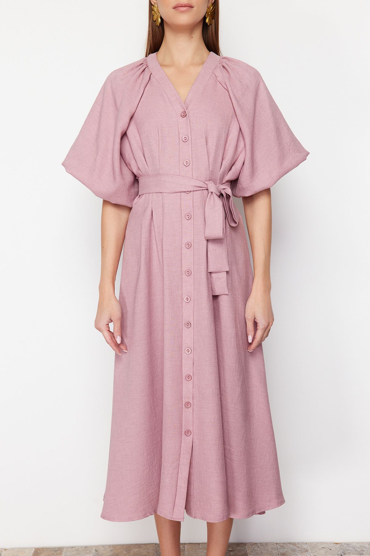 Trendyol Modest-Růžové s páskem s polovičním balonovým rukávem, plátěný vzhled, tkané košilové šaty TCTSS24EB00014 3