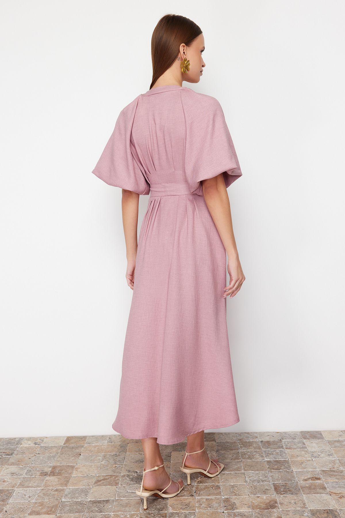Trendyol Modest-Růžové s páskem s polovičním balonovým rukávem, plátěný vzhled, tkané košilové šaty TCTSS24EB00014 6