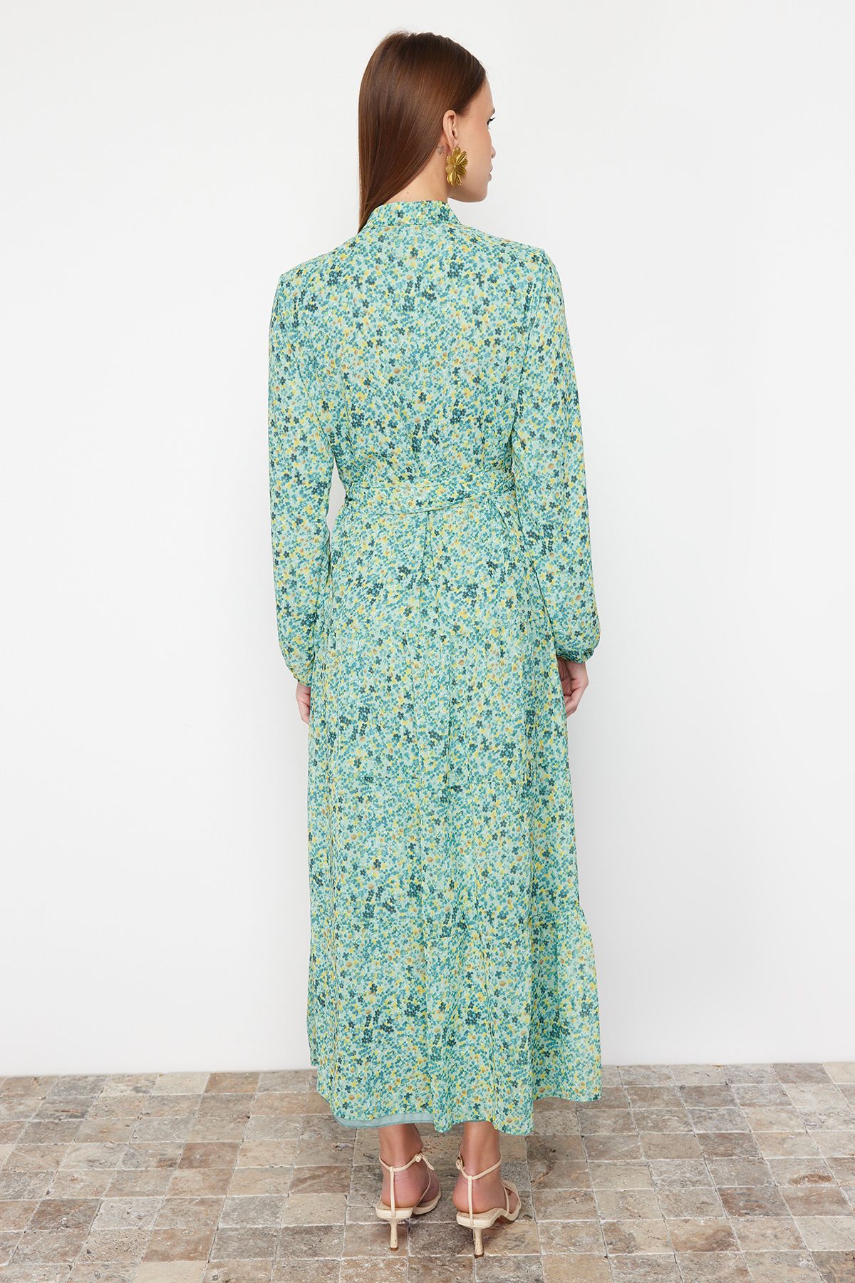 Trendyol Modest-Smaragdově zelené tkané šifonové šaty se vzorovaným stojáčkem s páskem TCTSS21EL3346 6