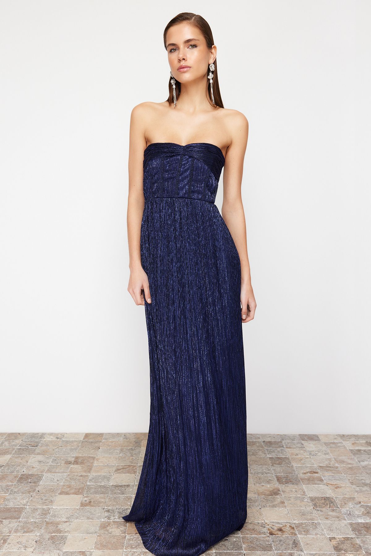 Trendyol Collection-Saks Farbenfrohes A-Cut-Abendkleid aus Strick - Abschlusskleid TPRSS24AE00044 3