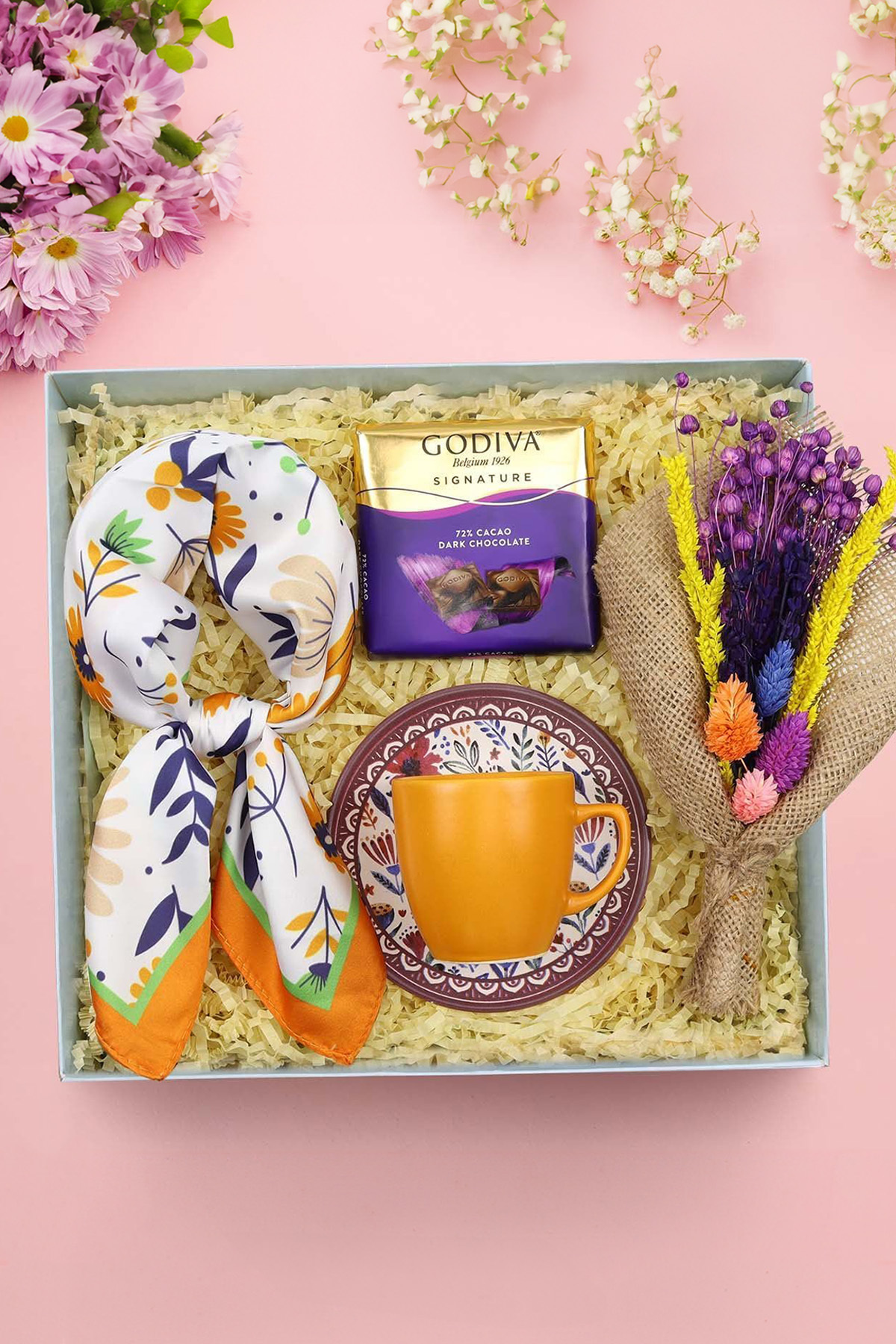 Trendmiya Çiçek Buketi & Turuncu Türk Kahvesi Fincanı & Godiva Çikolata & Turuncu Çiçek Fular Hediye Seti