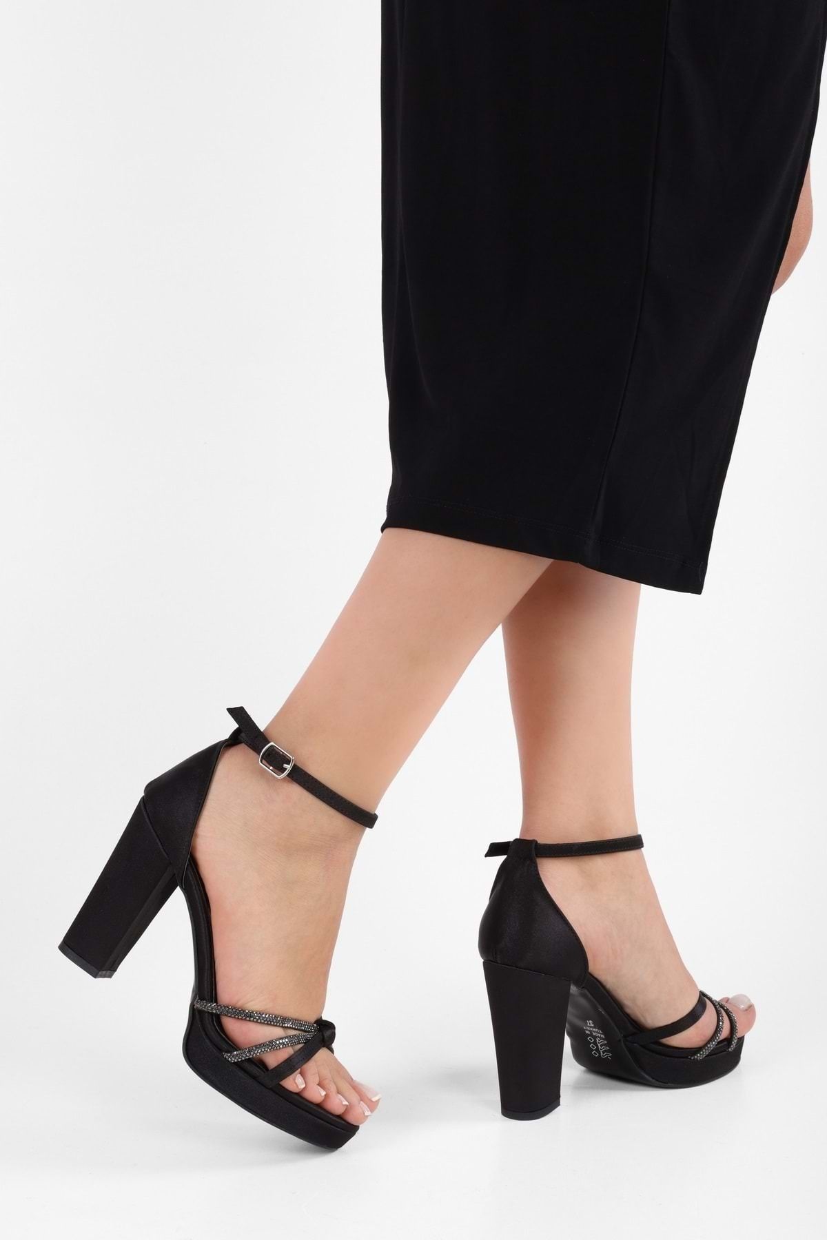 Shoeberry Damskie Buty Na Obcasie Z Satynowym Kamieniem Acai W Kolorze Czarnym Kobieta - 36