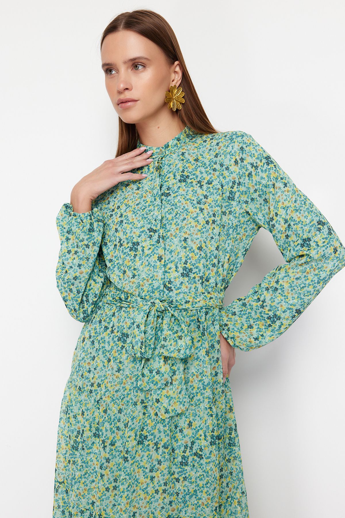 Trendyol Modest-Smaragdově zelené tkané šifonové šaty se vzorovaným stojáčkem s páskem TCTSS21EL3346 3
