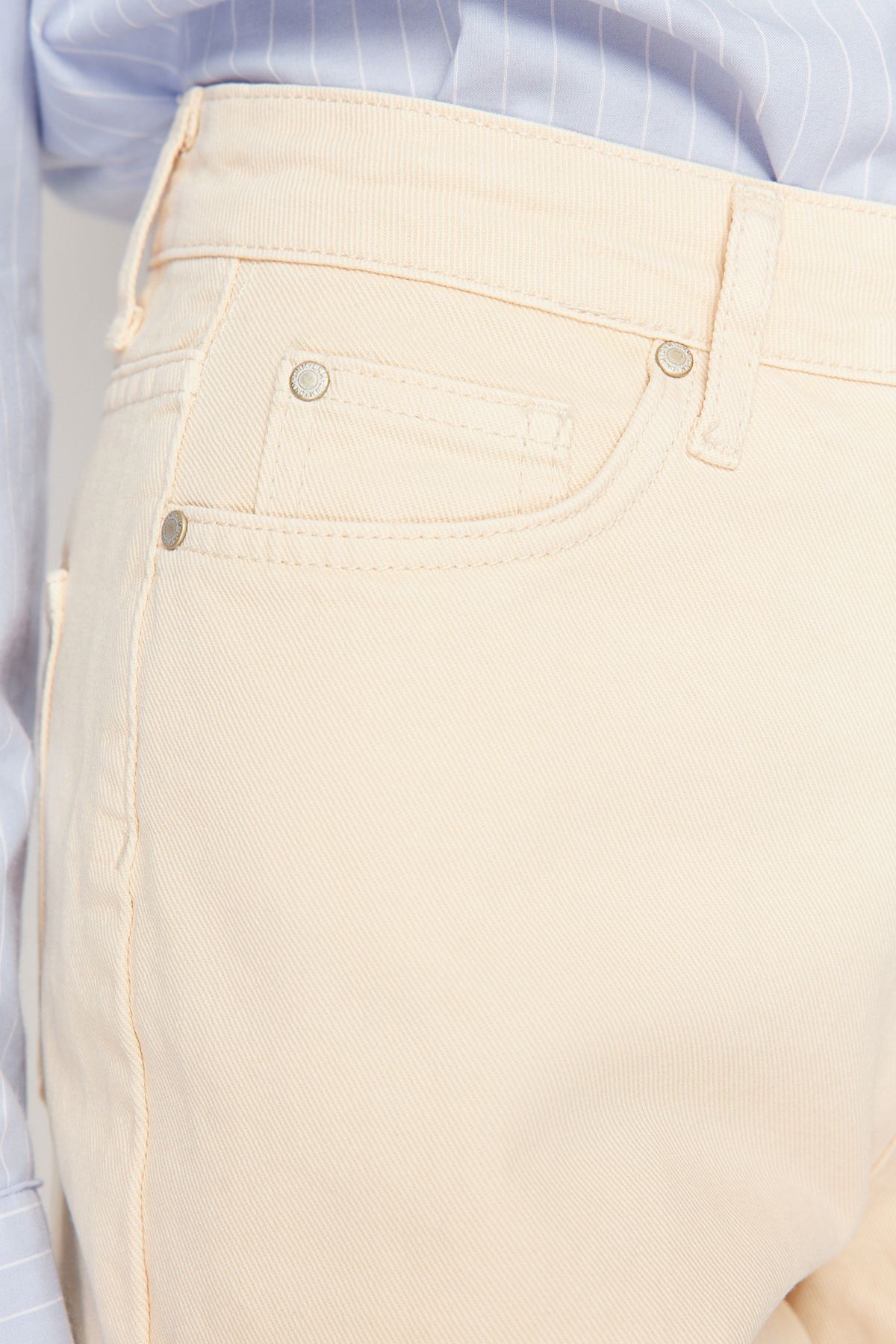 Trendyol Collection-Beige Mom-Jeans mit hoher Taille TWOAW24JE00076 5