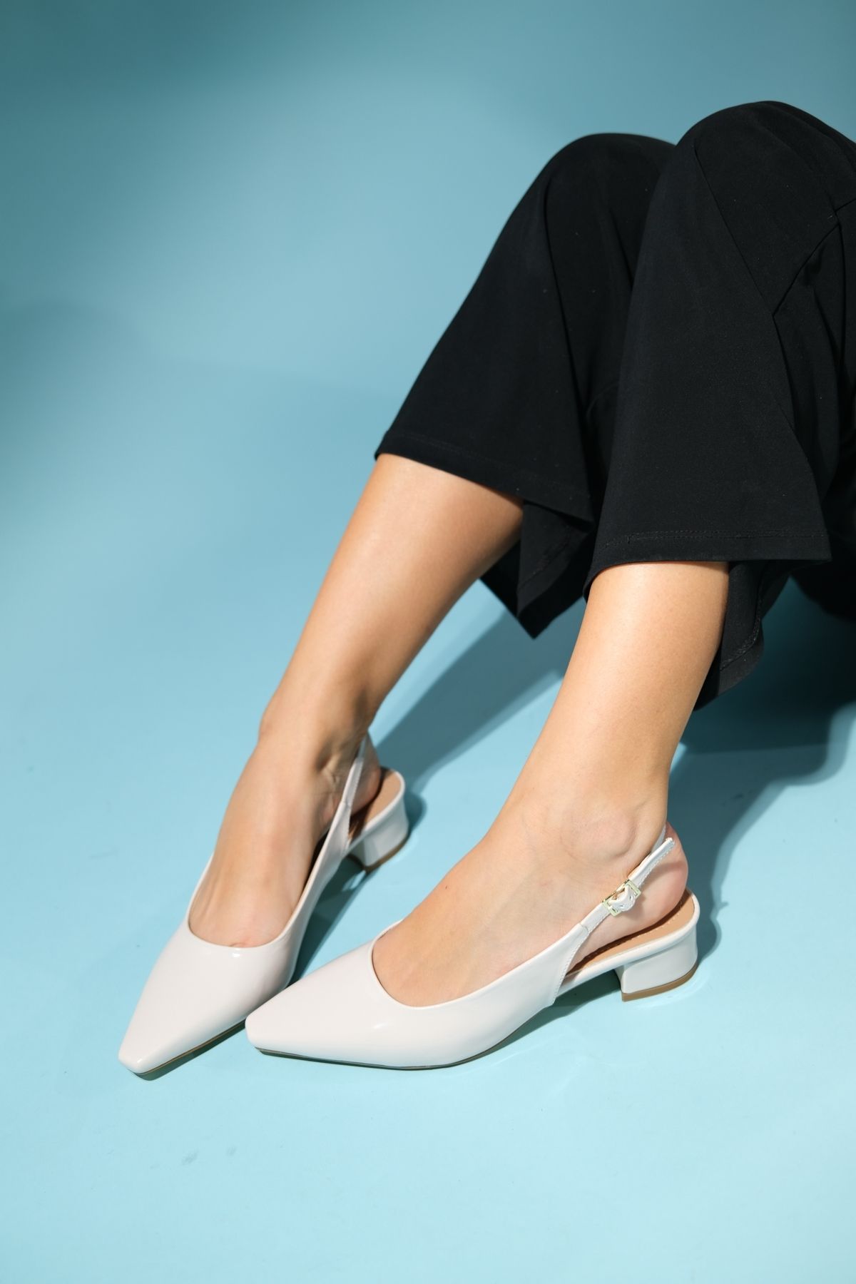 کفش پاشنه کلاسیک نود زنانه Codlea Beige Patent چرمی کوتاه luvishoes