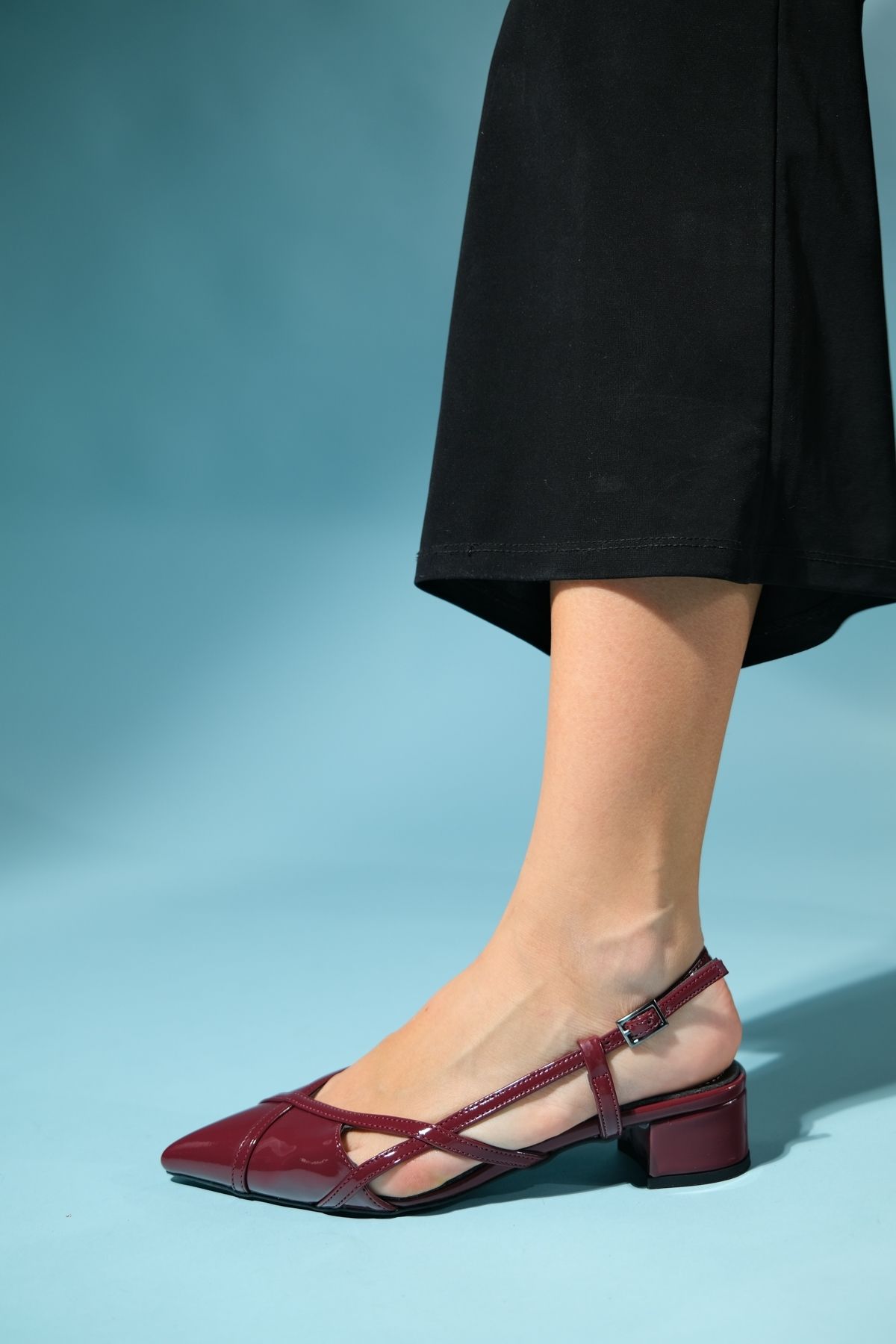 صندل قرمز زنانه های پاشنه کوتاه چرم استیو بوردو luvishoes