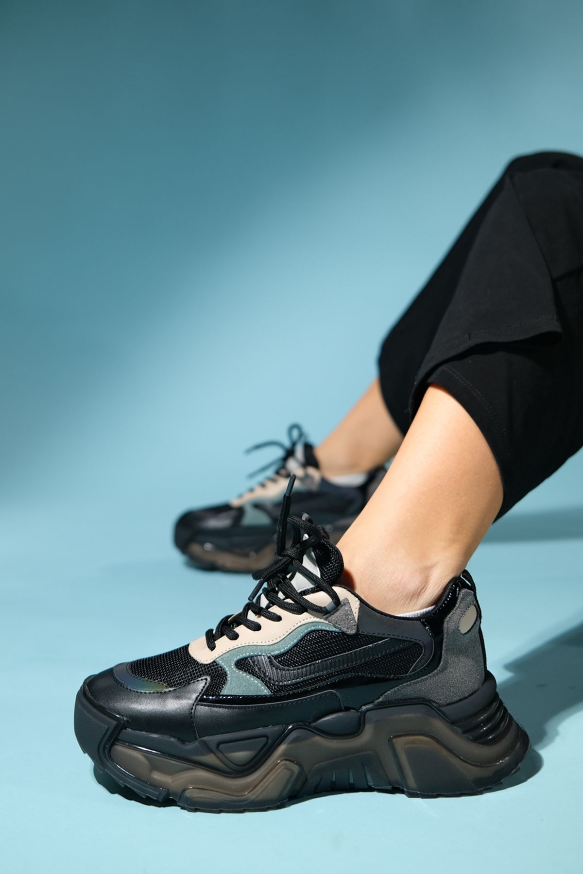 اسنیکر سیاه زنانه کفش ورزشی چند نفره مشکی luvishoes
