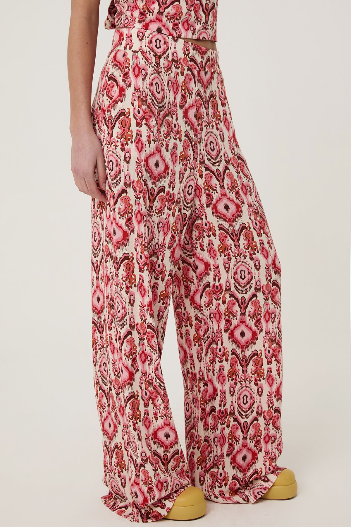 Quzu-Patterned Trousers with Elastic Waist Red 4