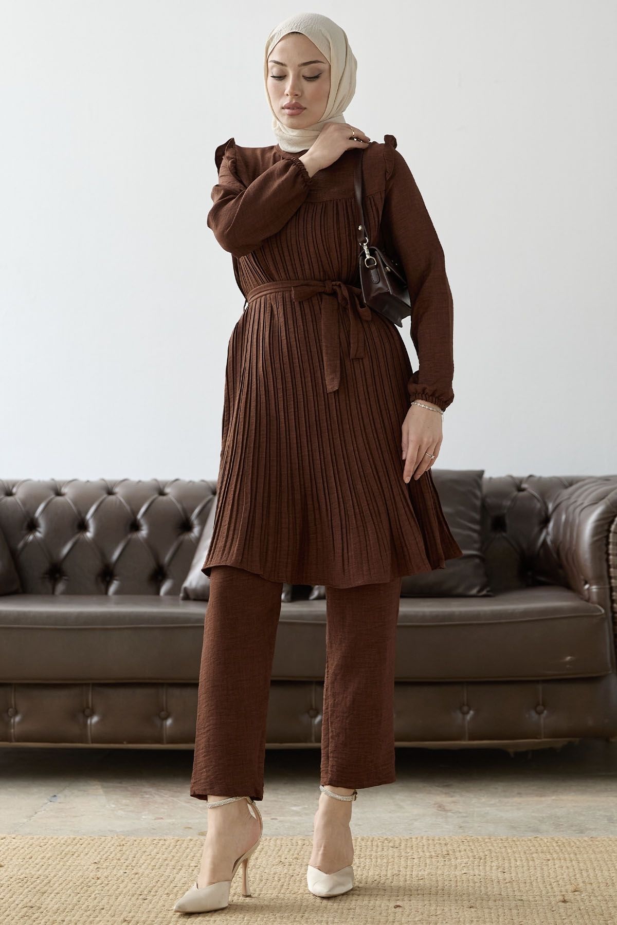 InStyle-Front Pleated Ruffle Detail Set - Brown 4
