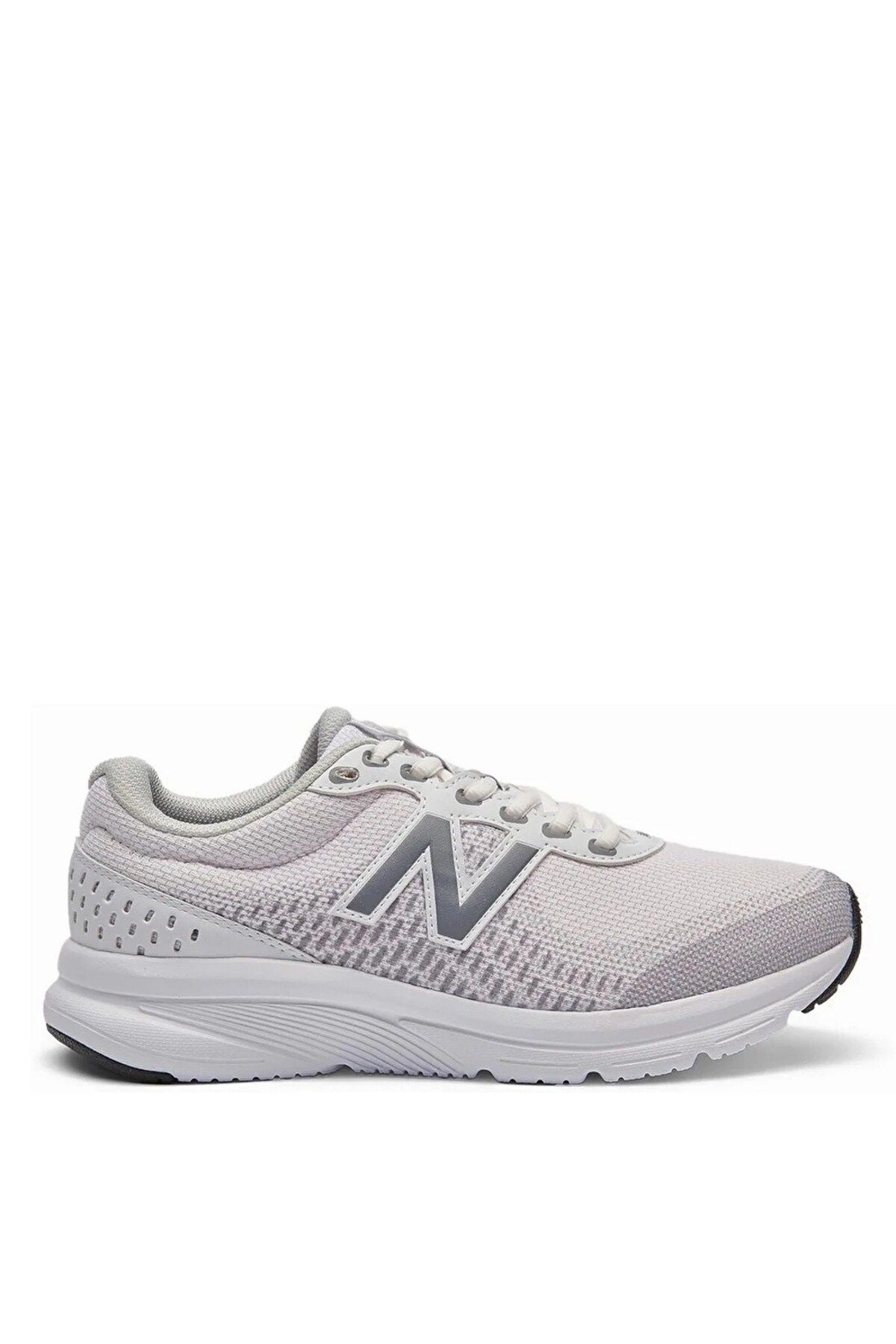 Sport shoes new balance dubai hot sale