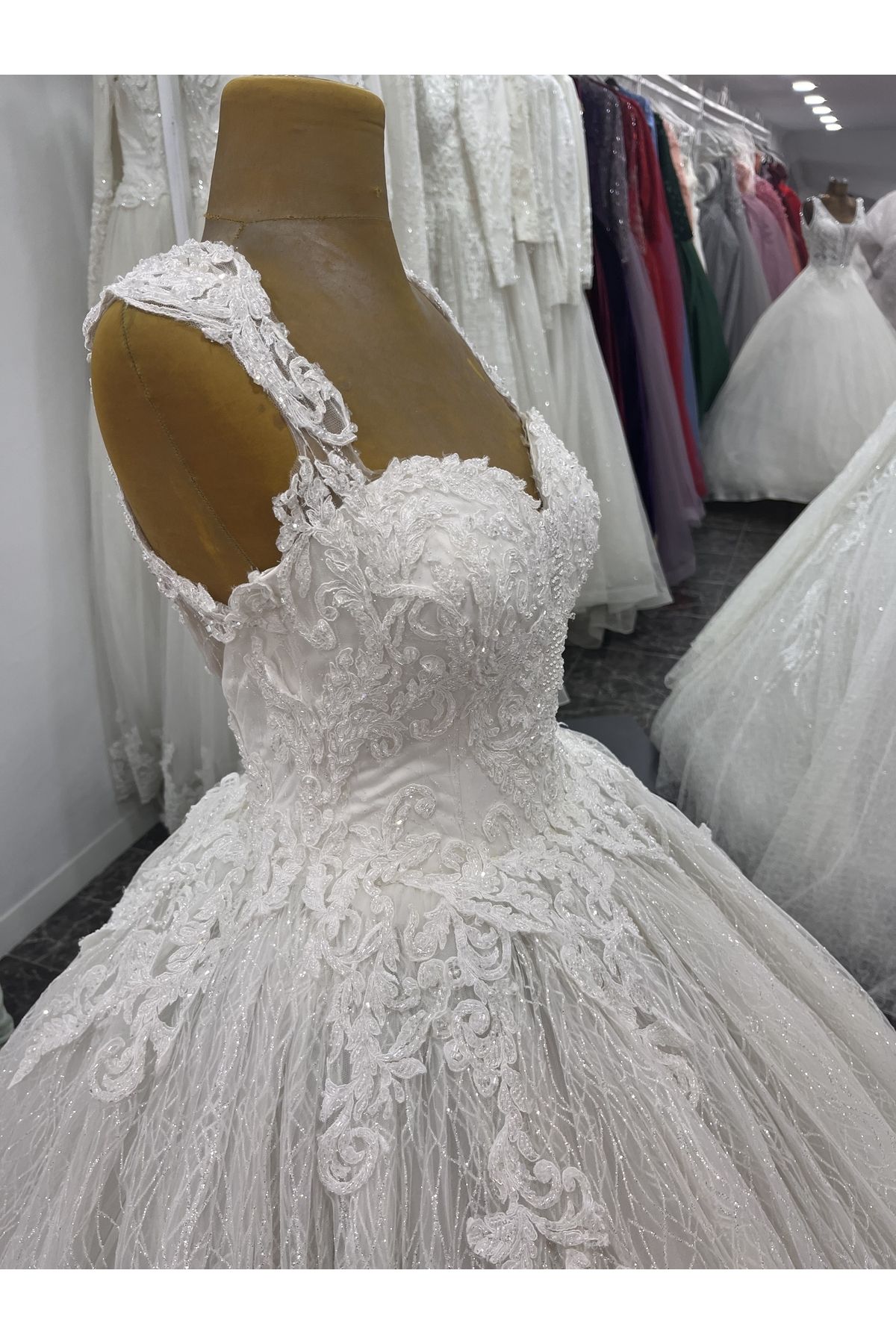 https://cdn.dsmcdn.com/ty1249/product/media/images/prod/SPM/PIM/20240410/01/502e3bbd-4aa2-342a-945c-c5885b3b127f/1_org_zoom.jpg