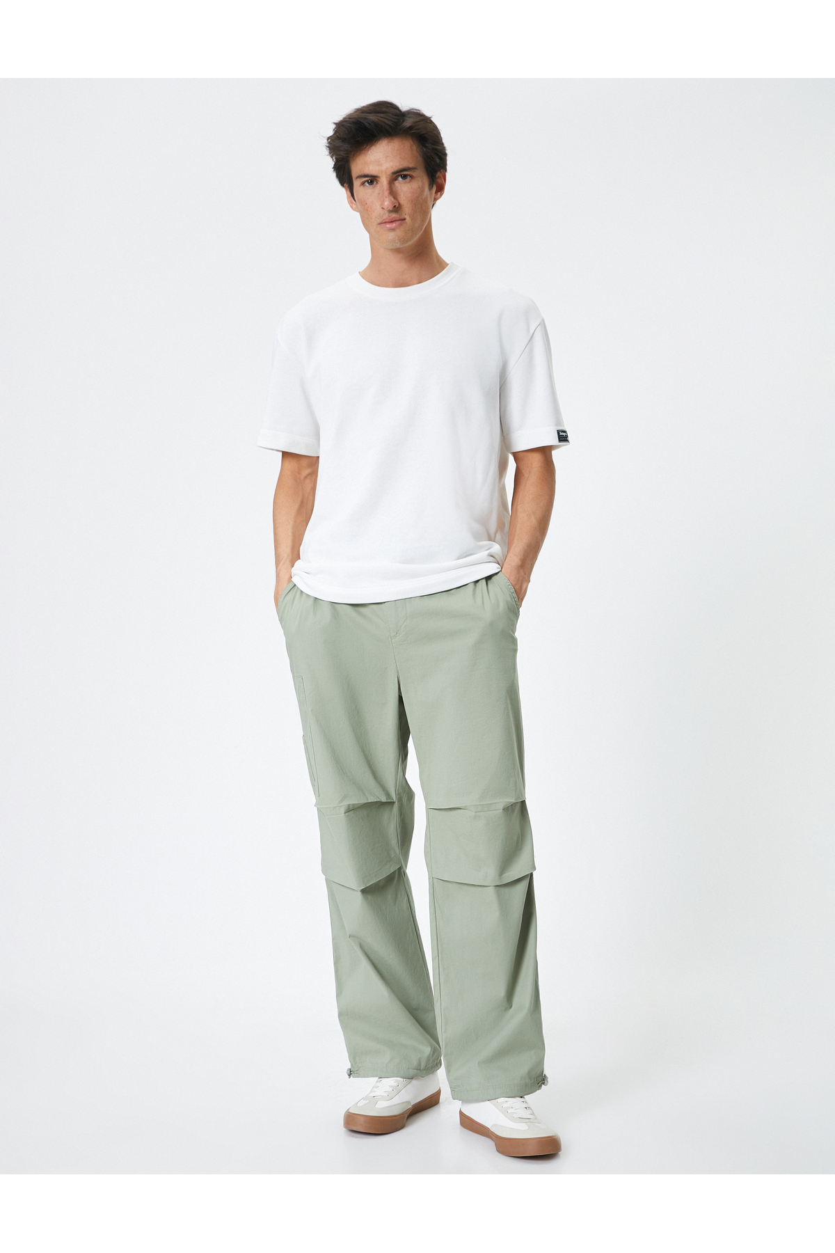 شلوار چتر نجات بزرگ با جزئیات جیب باری