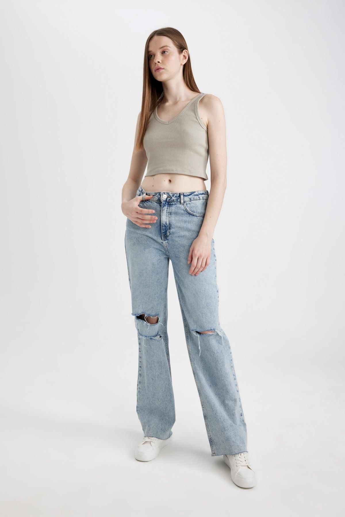 DeFacto-Fitted V-Neck Basic Plain Ribbed Camisole Undershirt B7028Ax24Sm 2