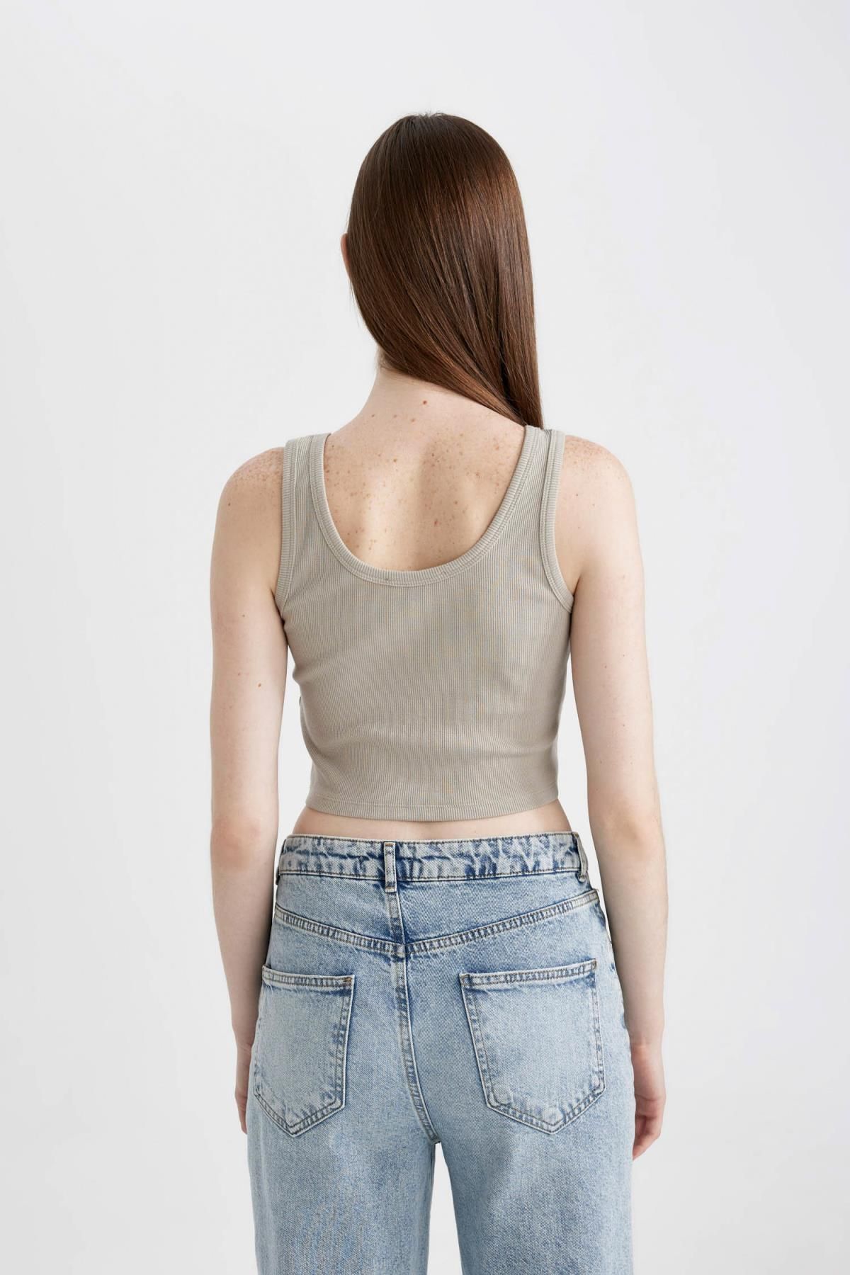 DeFacto-Fitted V-Neck Basic Plain Ribbed Camisole Undershirt B7028Ax24Sm 4