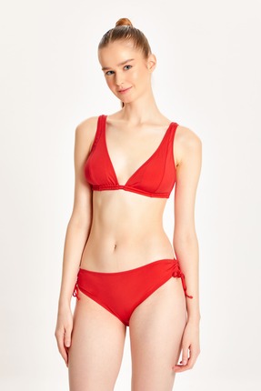 TOO SALTY SWIMWEAR KADIN KIRMIZI ÜÇGEN TOPARLAYICI ALTTAN AYARLI KLASİK BEL B...