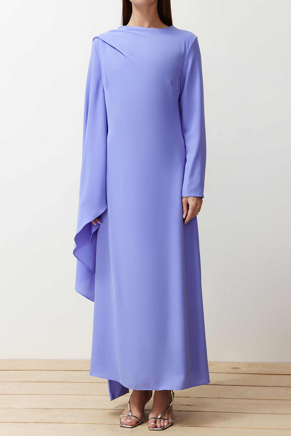 Trendyol Modest-Fliederfarbenes, mit Schal verziertes, gefüttertes Abendkleid TCTSS24DB00036 5