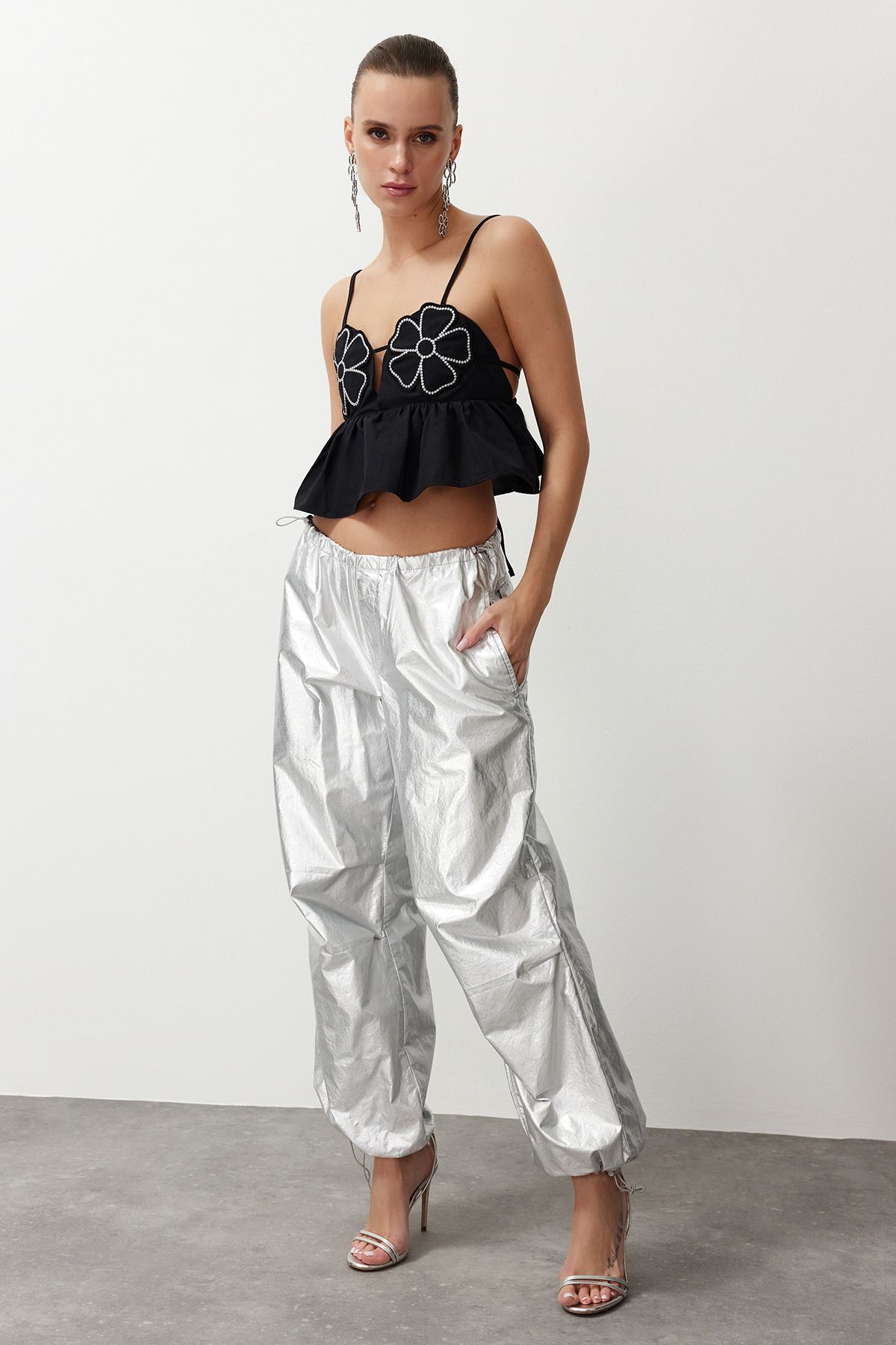 Trendyol Collection-Ανθοκέντητη Μαύρη Μπλούζα Crop - TPRSS24BZ00030 3