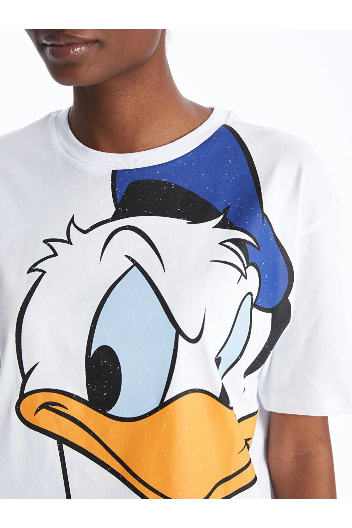 LC Waikiki-LCW Vision Rundhals-T-Shirt mit Donald Duck-Aufdruck, kurzärmelig, Übergröße für Damen 4