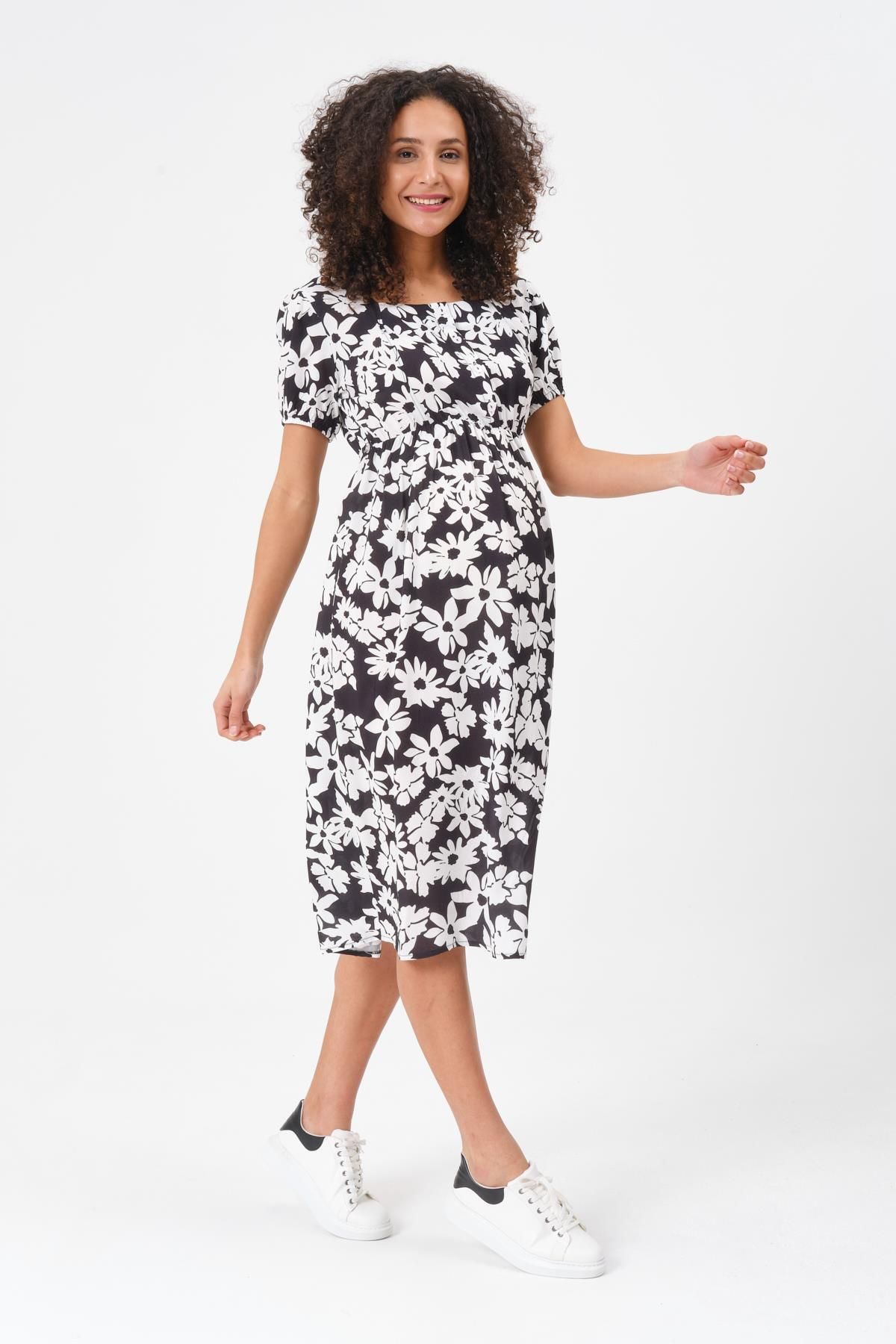Платье миди длины с короткими рукавами и эластичной резинкой на талии с цветочным узором, черное 7503
