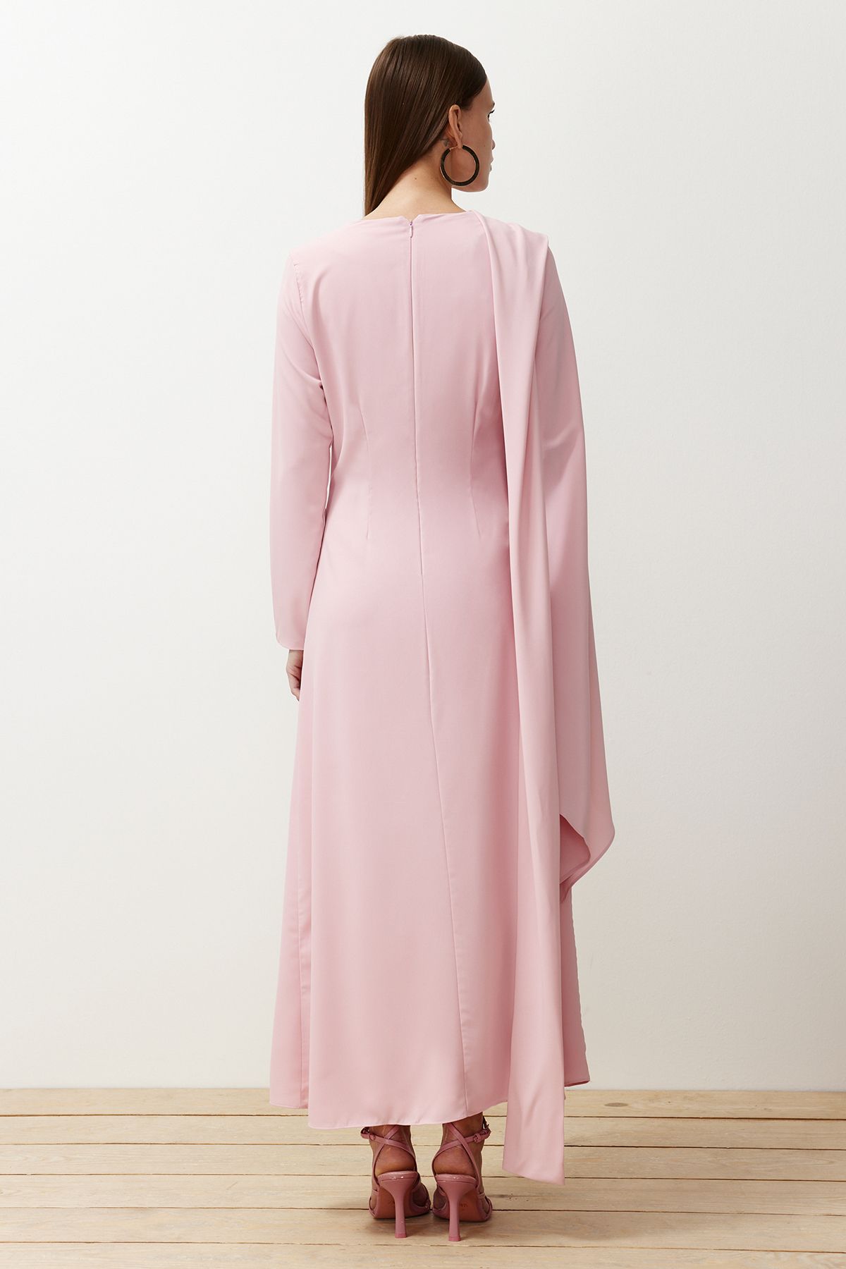 Trendyol Modest-Gefüttertes Abendkleid mit Puderschal-Detail TCTSS24DB00036 6