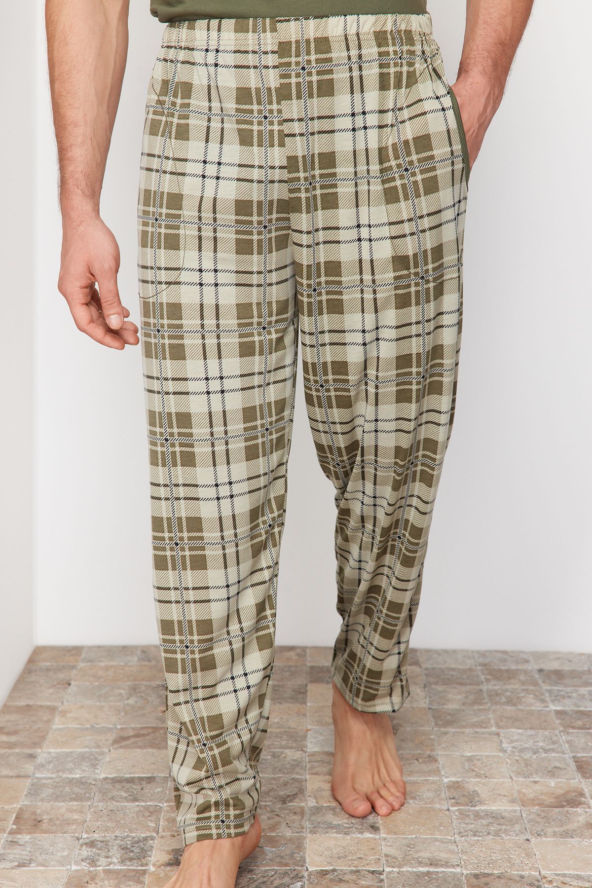 Trendyol Collection-Set pijamale tricotate, cu model în carouri, kaki - TMNSS24PT00037 5