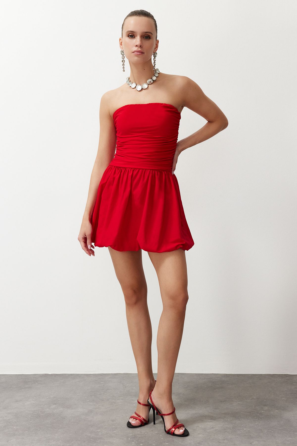 Trendyol Collection Czerwona stylowa suknia wieczorowa o kroju A - TPRSS24EL00074