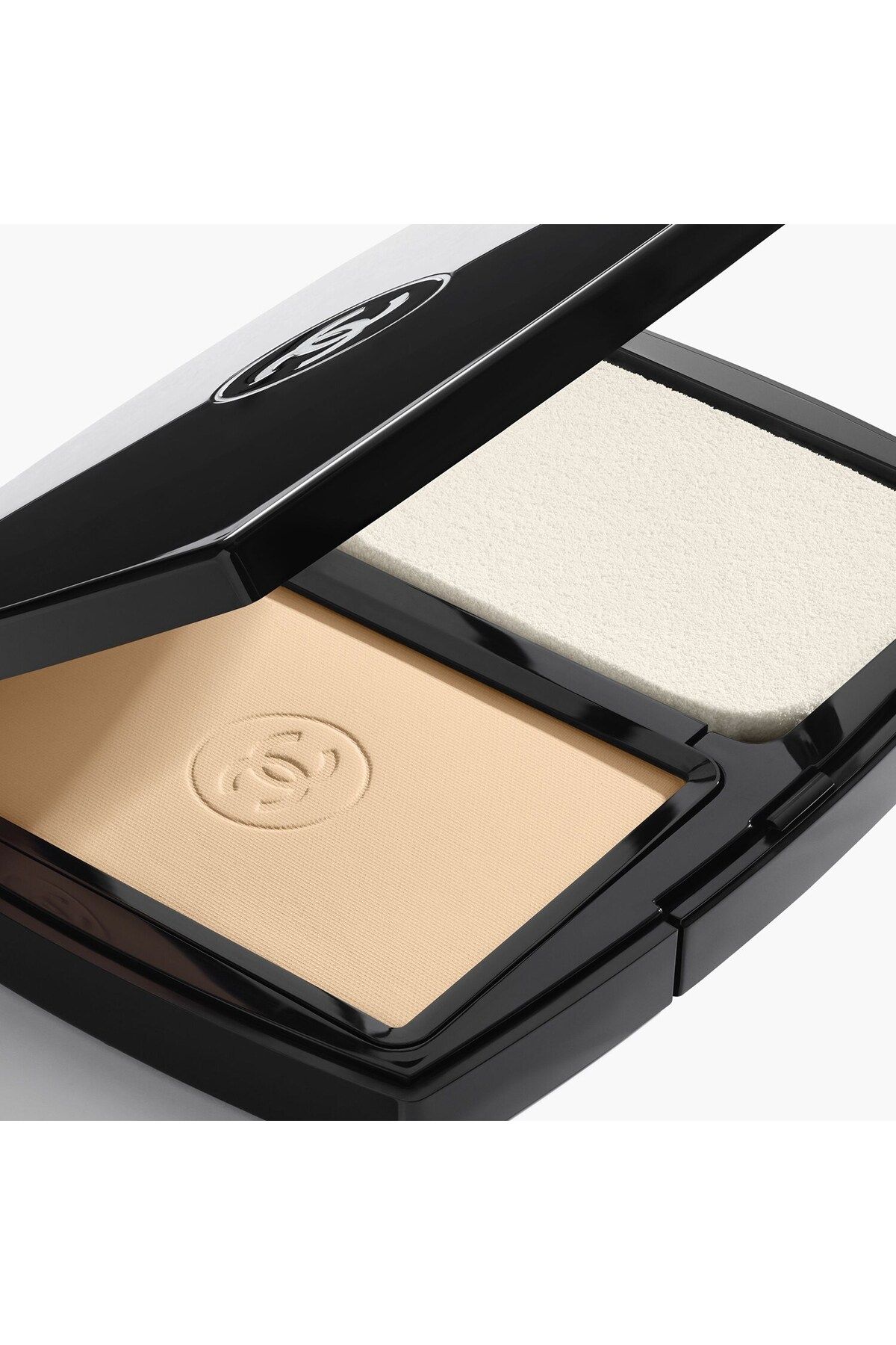 Chanel-ULTRA LE TEINT Glossy Matte Surface Compact Foundation 3