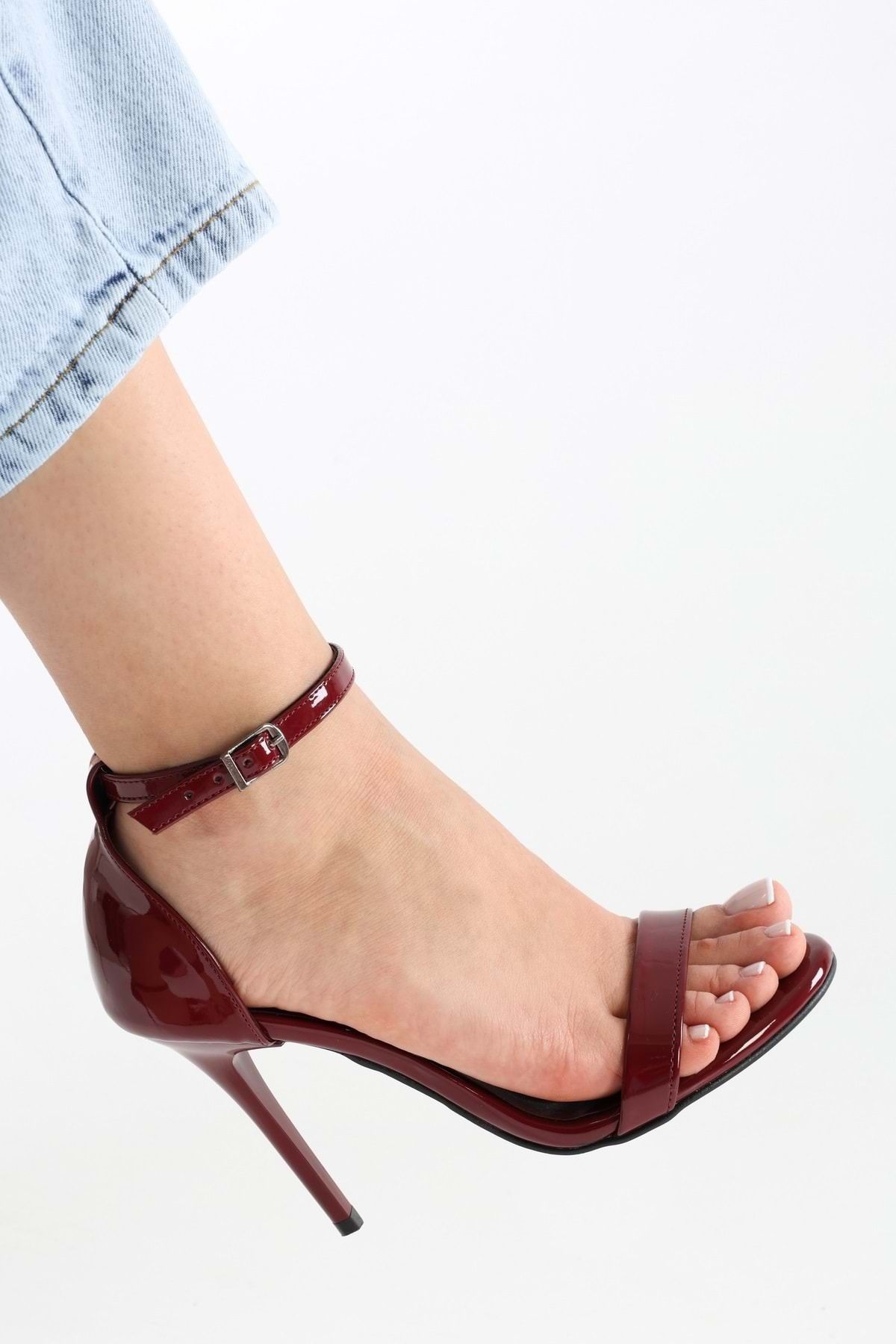 Shoeberry-Dámské boty Lina Claret červené lakované kůže s jedním páskem na podpatku 2