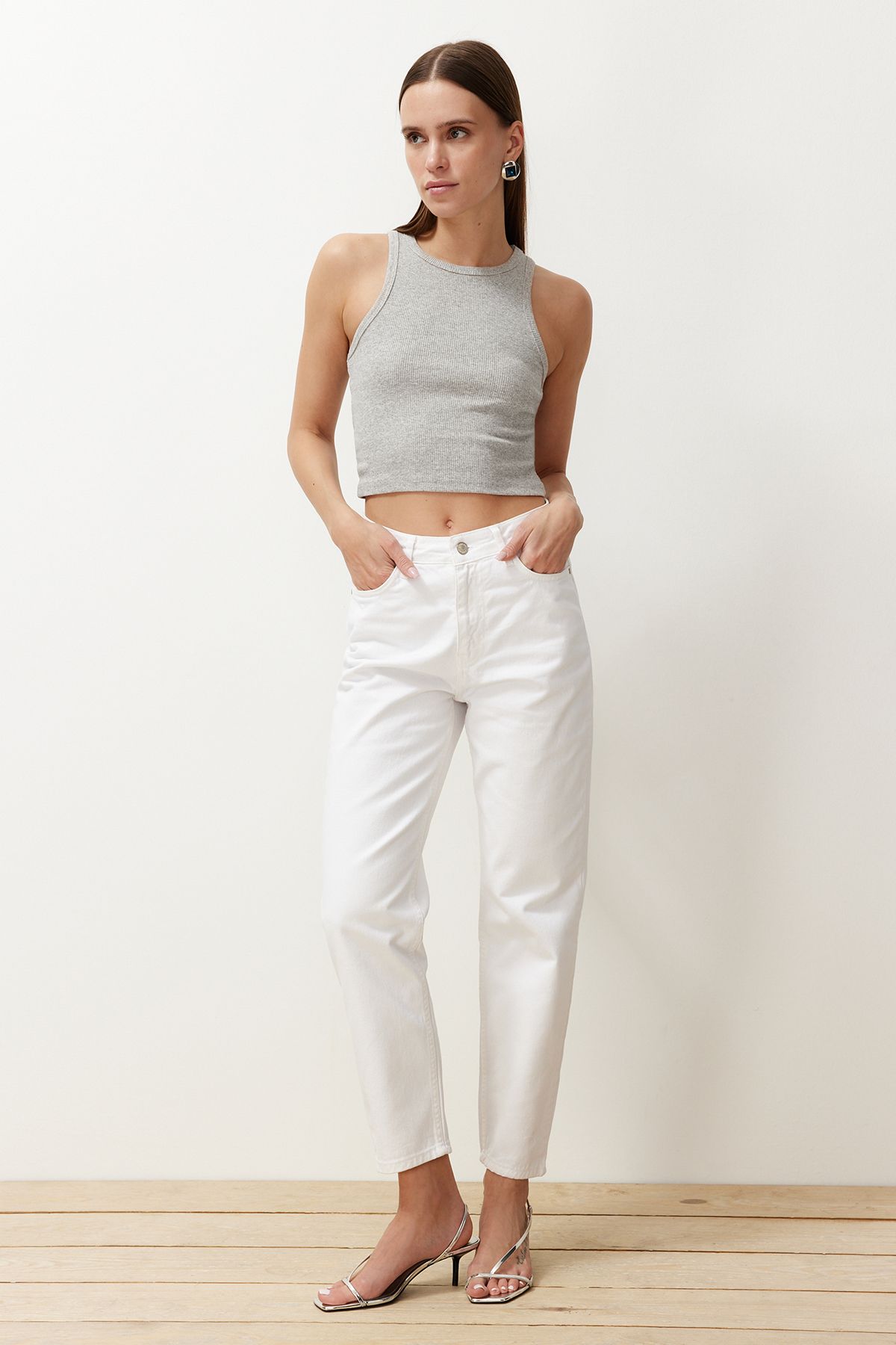 Trendyol Collection Białe Jeansy Mom Z Wysokim Stanem – Kobieta - 36
