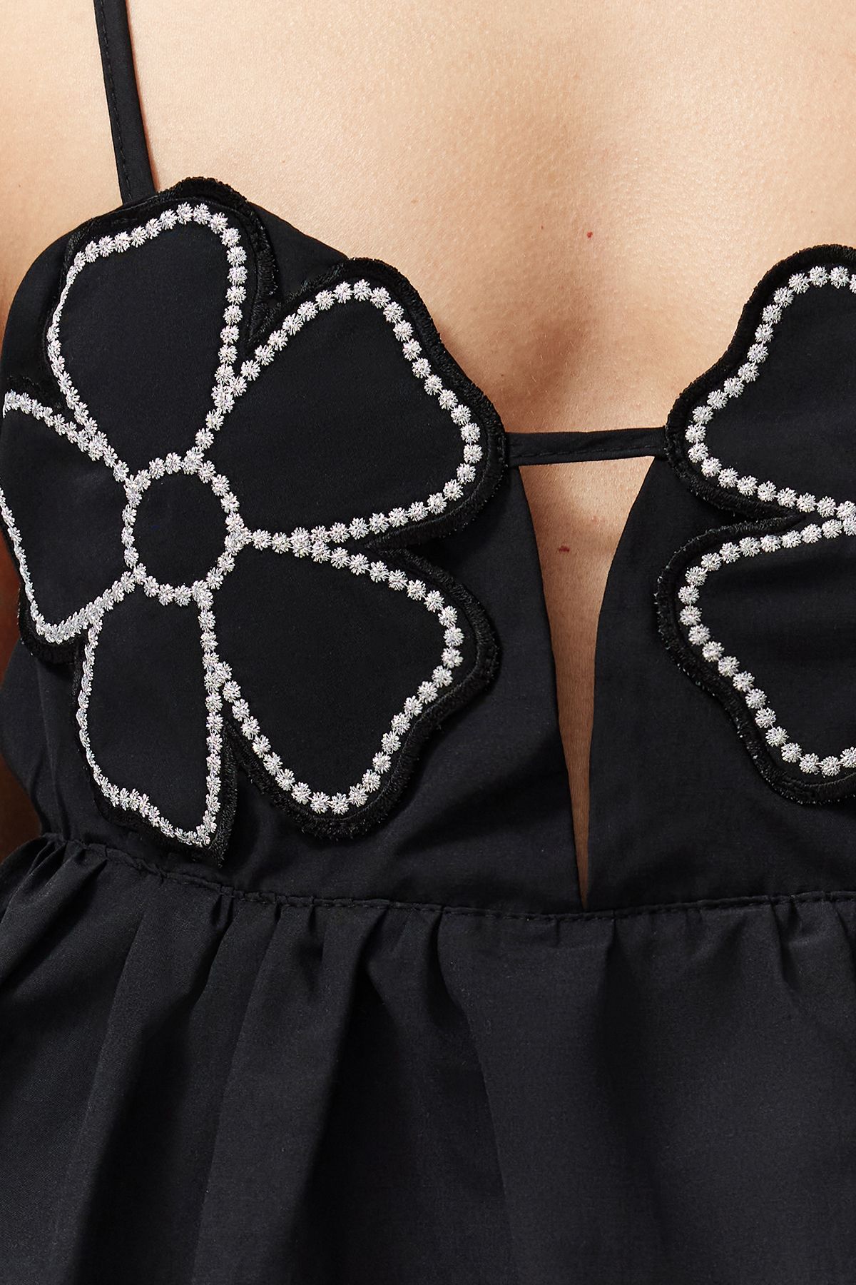Trendyol Collection-Ανθοκέντητη Μαύρη Μπλούζα Crop - TPRSS24BZ00030 5