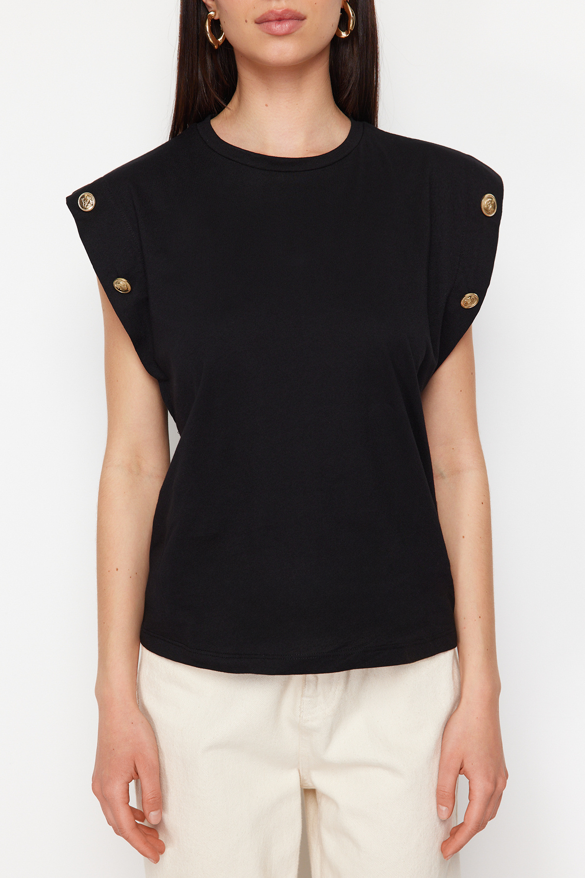 Trendyolmilla  Siyah %100 Pamuk Düğme Detaylı Vatka Görünümlü Basic Bisiklet Yaka Örme T-Shirt TWOSS23TS00016 - Görsel 4