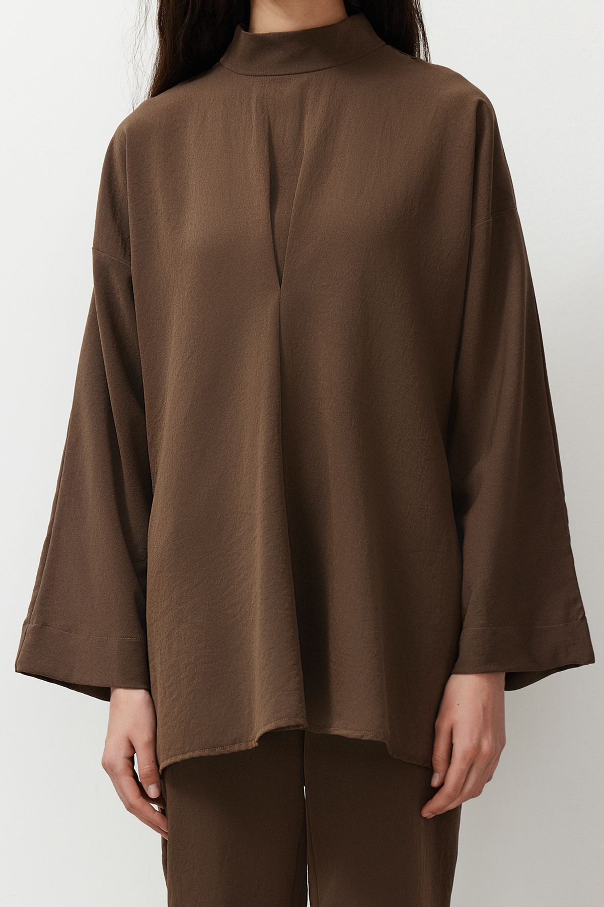 Trendyol Modest-Detaillierter brauner Webanzug mit Kragen – TCTSS24US00055 4