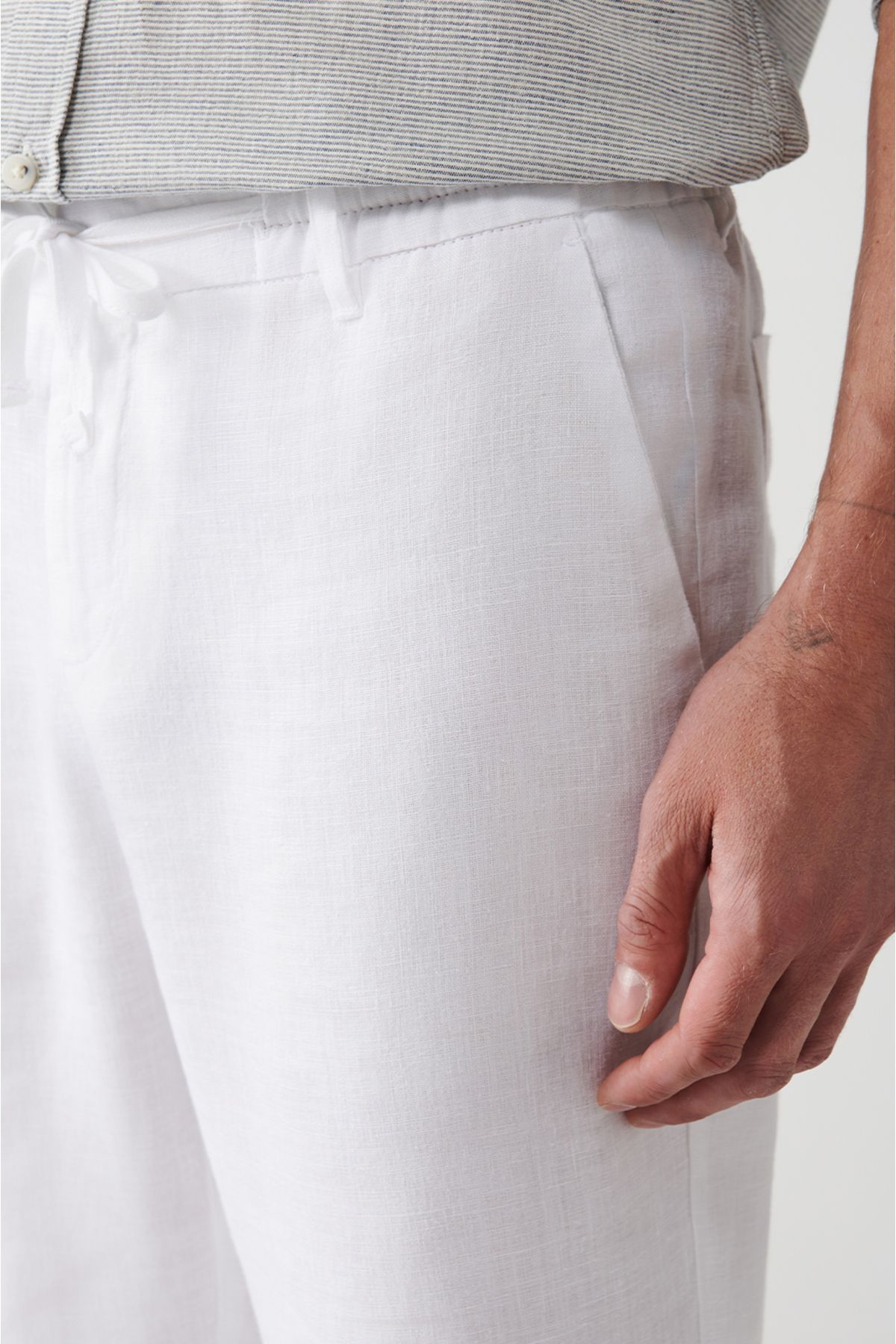 Avva جیب سفید 100 ٪ کتانی شکسته مردان آرام و مناسب شلوار برش راحت A31Y3041