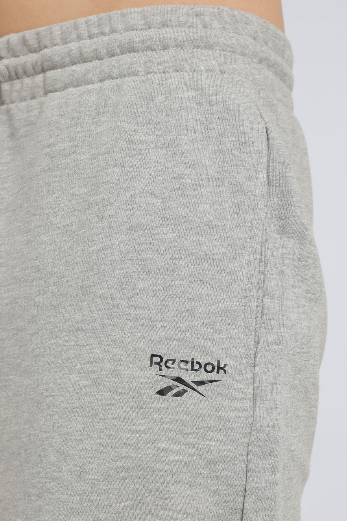 شلوارک و برمودا خاکستری مردانه شناسه کوچک کفش های Reebok
