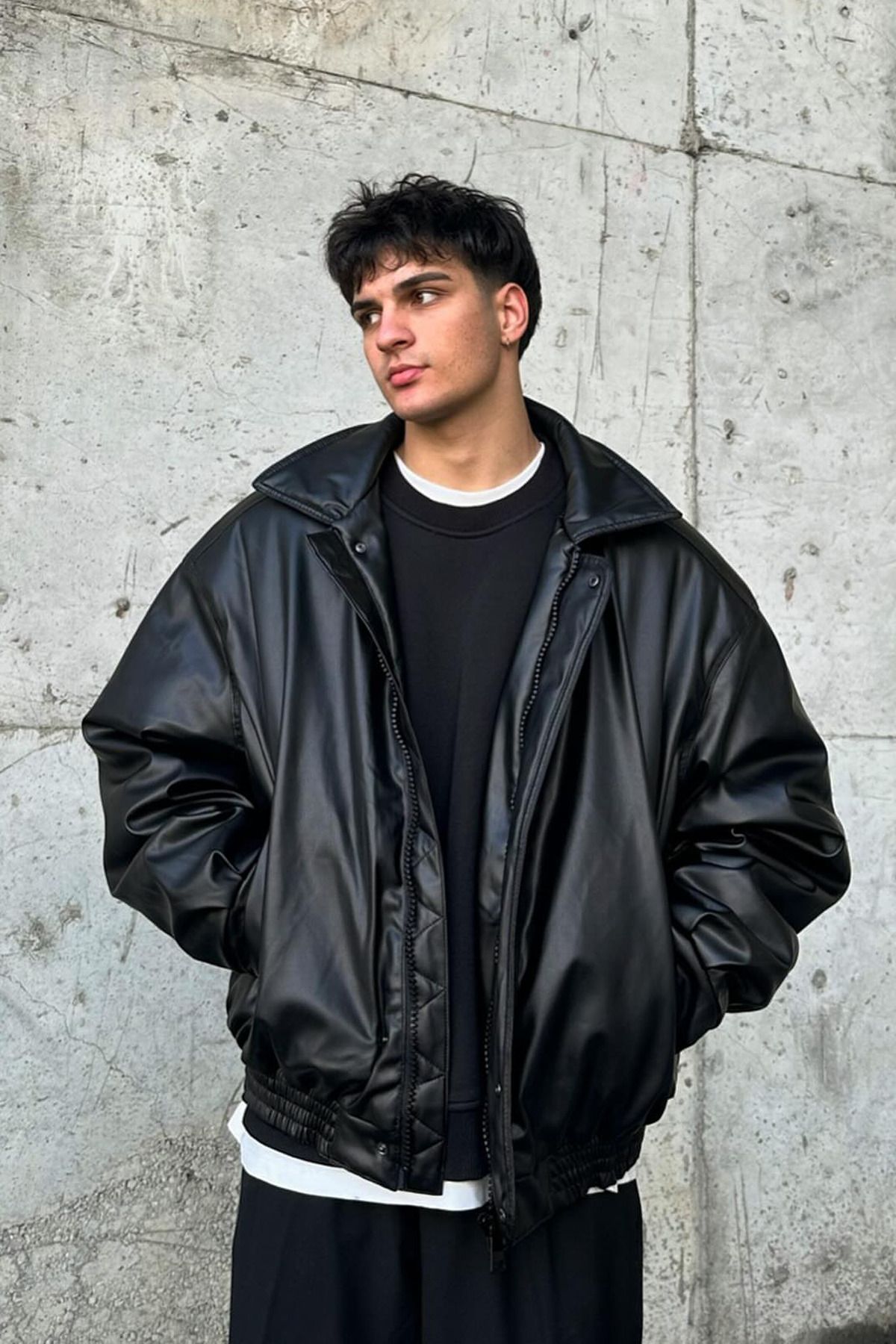 veste vintage en cuir noir surdimensionné