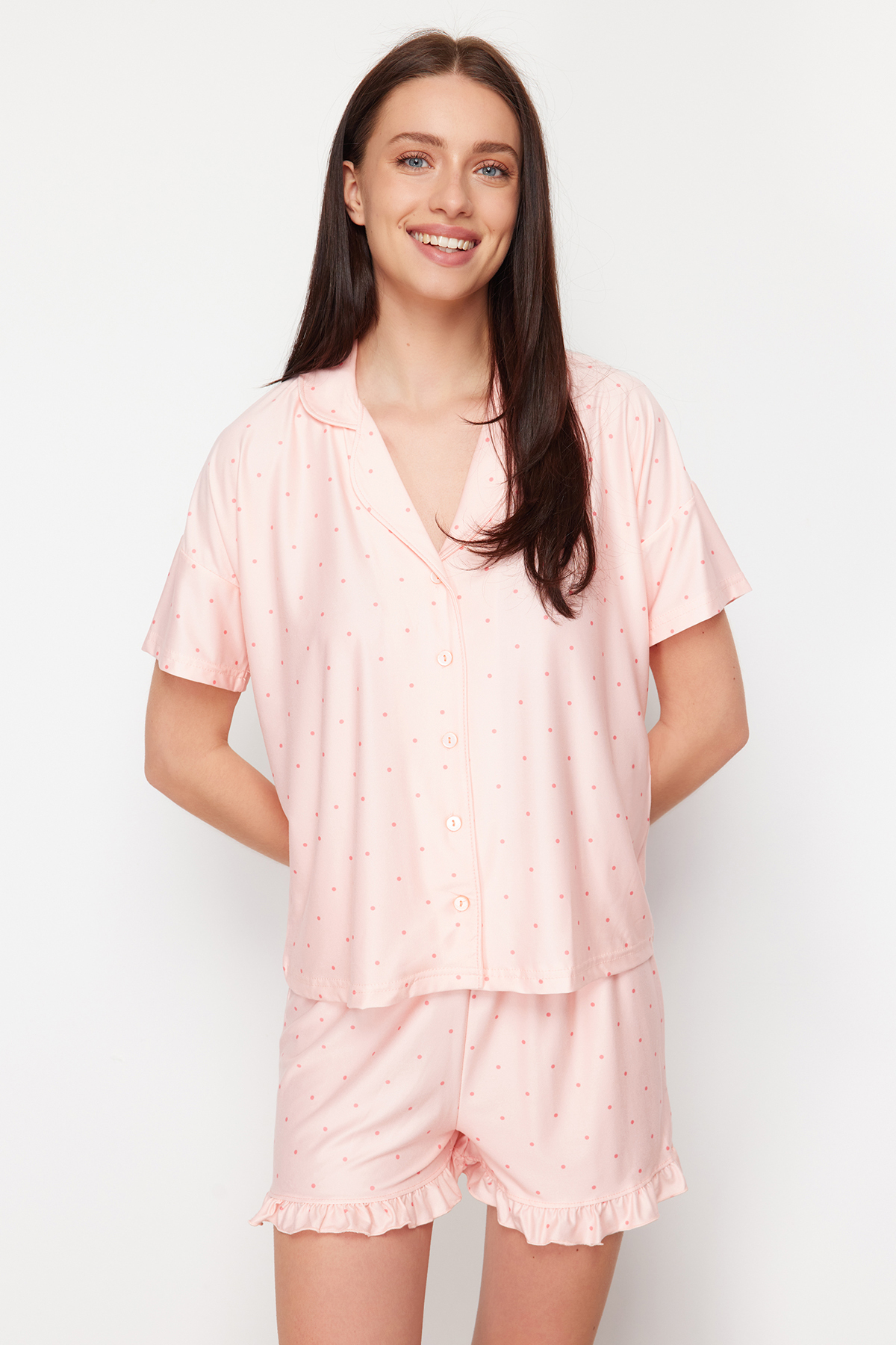 Trendyolmilla  Somon Puantiyeli Fırfır Detaylı Şortlu Örme Pijama Takımı THMSS24PT00284