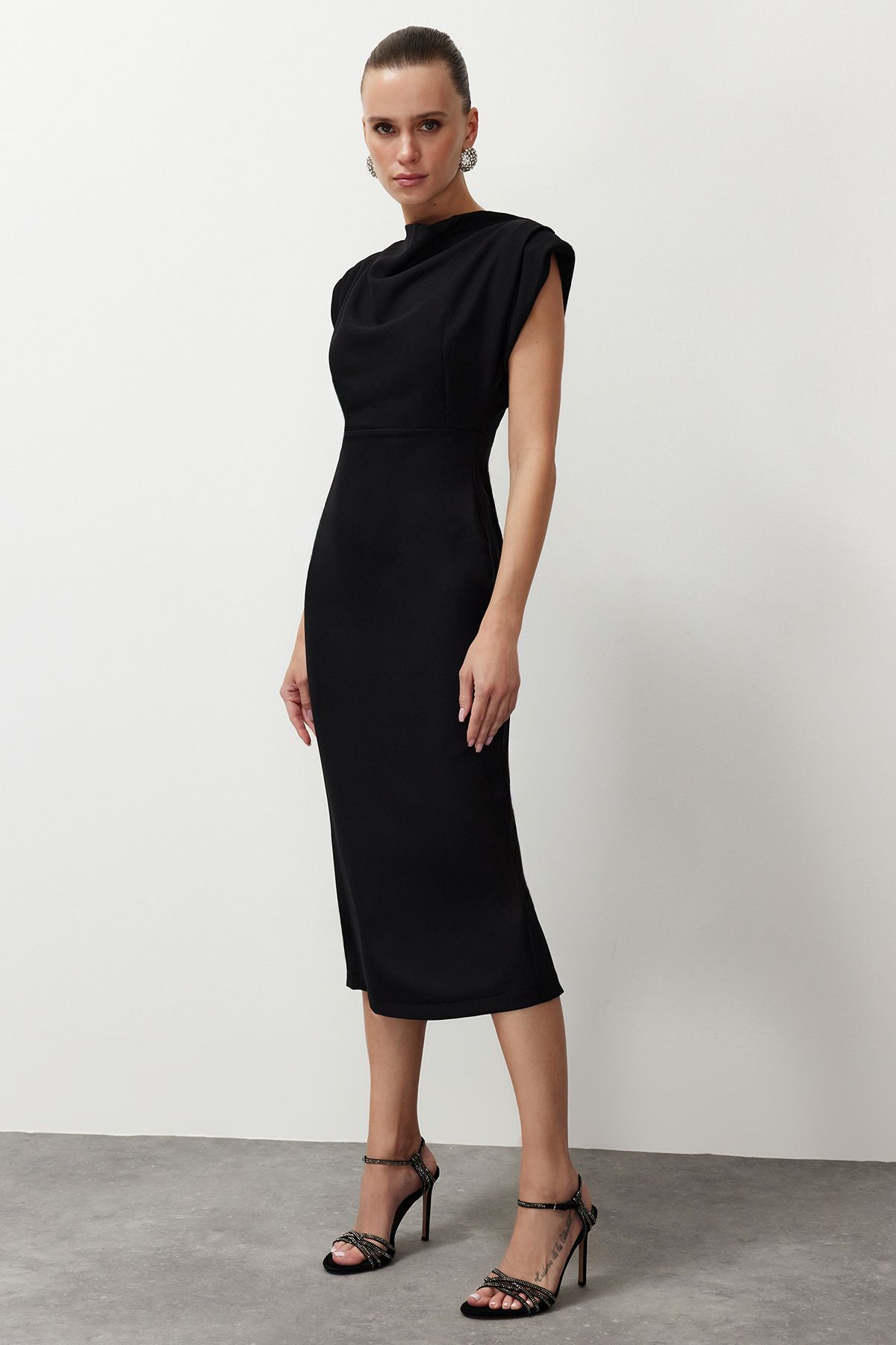 Trendyol Collection Czarna, Dopasowana, Tkana, Stylowa Suknia Wieczorowa Z Kołnierzykiem Degaje Kobieta - 40