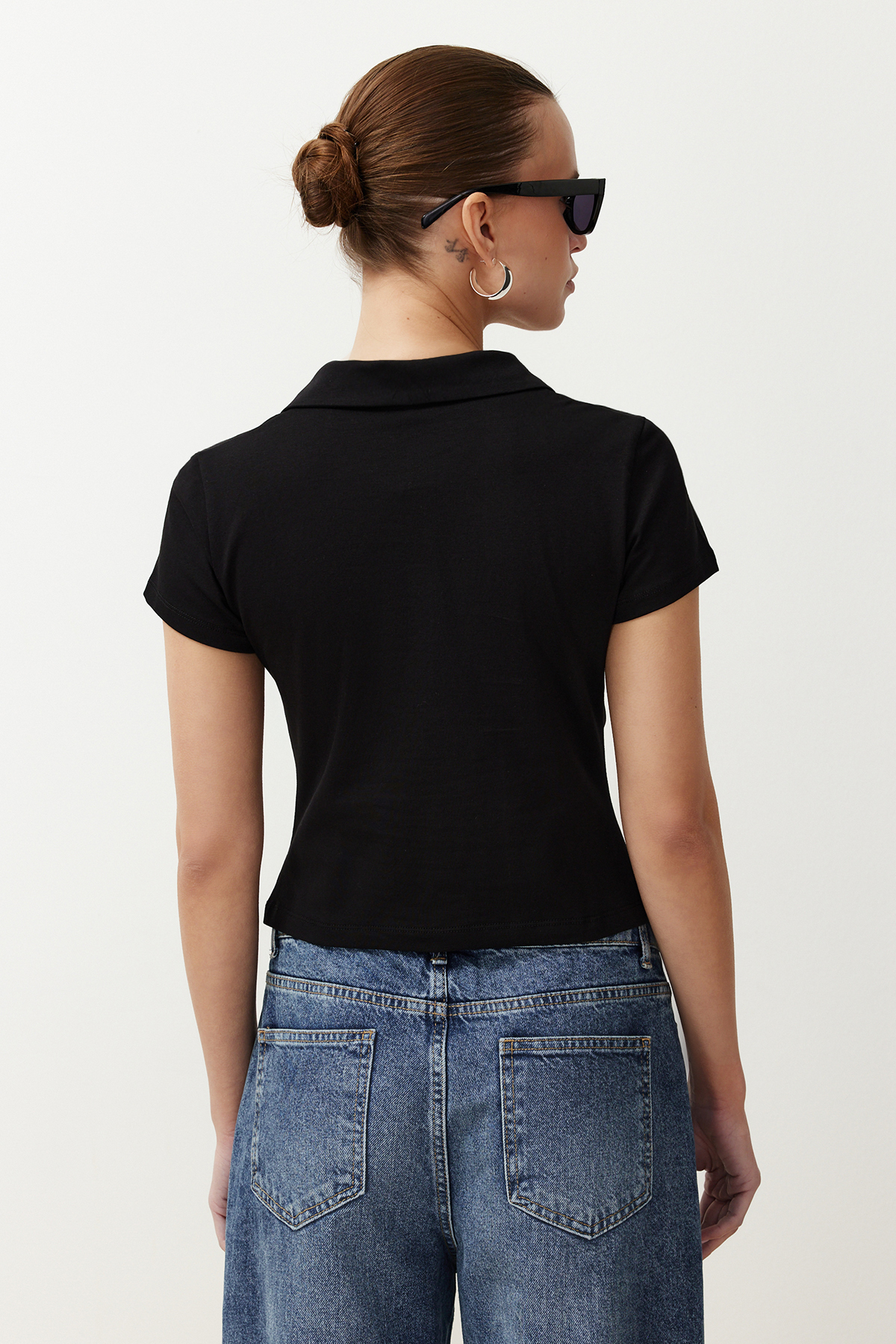 Trendyolmilla  Siyah Regular/Normal Kalıp Polo Yaka Büzgü/Drape Detaylı Fermuarlı Örme Bluz TWOSS24BZ00501 - Görsel 6