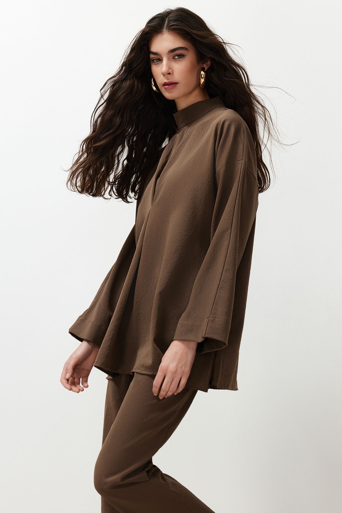 Trendyol Modest-Detaillierter brauner Webanzug mit Kragen – TCTSS24US00055 3