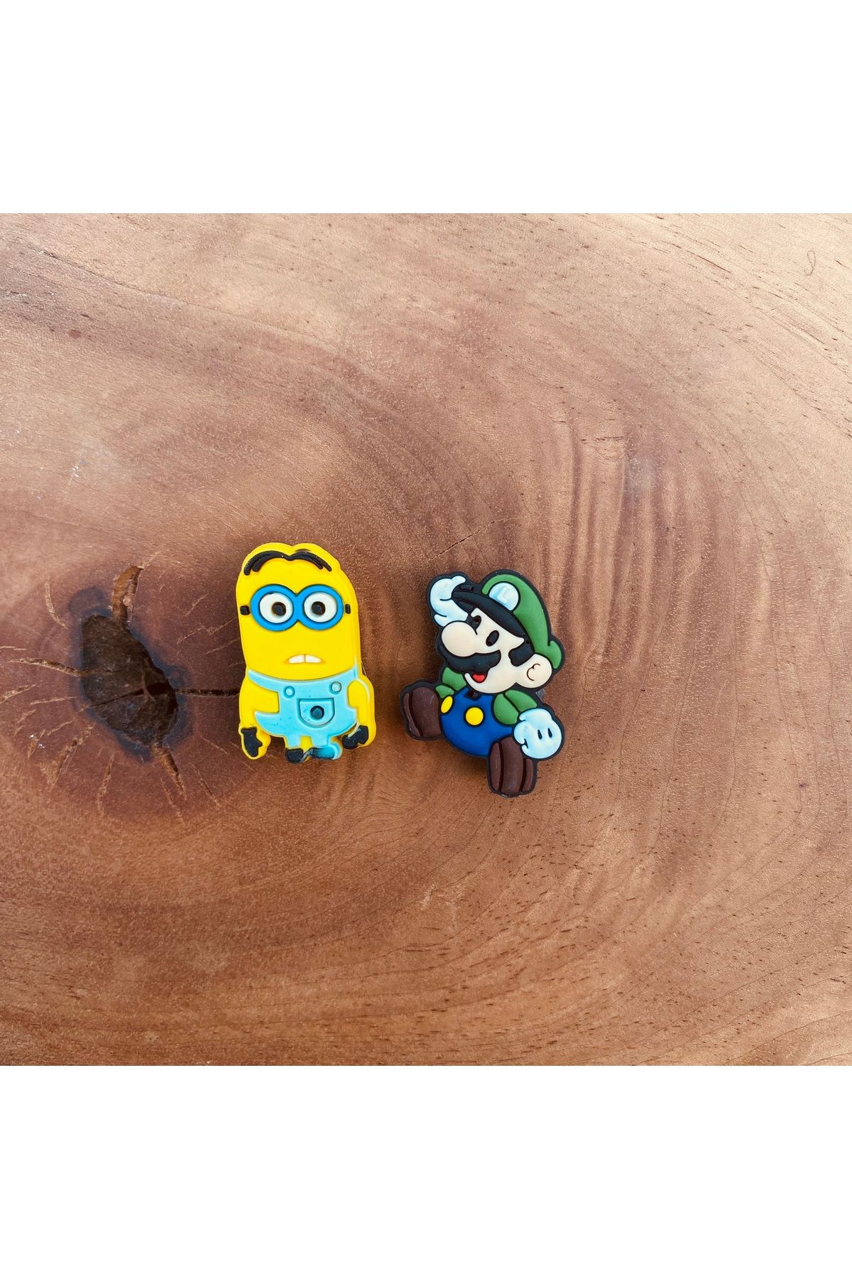 هدیه مفهومی JIBBITZ SLIPPER ORNAMENT MINION و MARIO Crocs