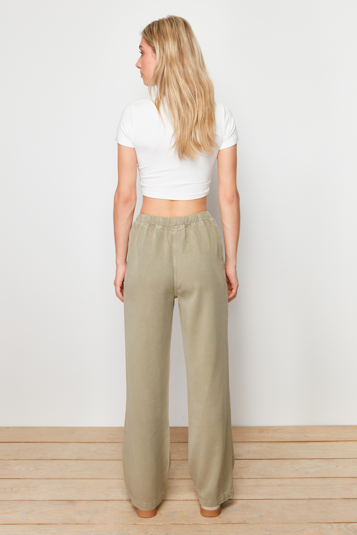 Trendyolmilla  Haki More Sustainable %100 Tencel™ Beli Lastikli Yüksek Bel Jeans TWOSS24JE00203 - Görsel 10