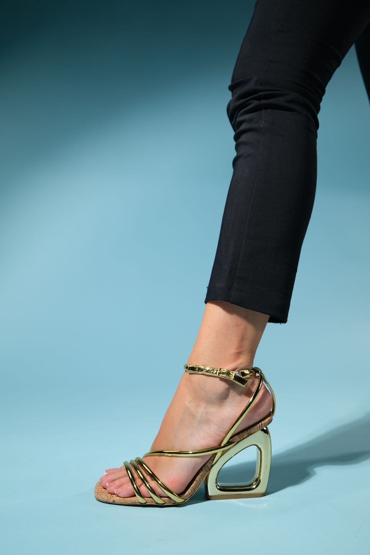 کفش پاشنه کلاسیک طلایی زنانه قارچ طلای مولین luvishoes