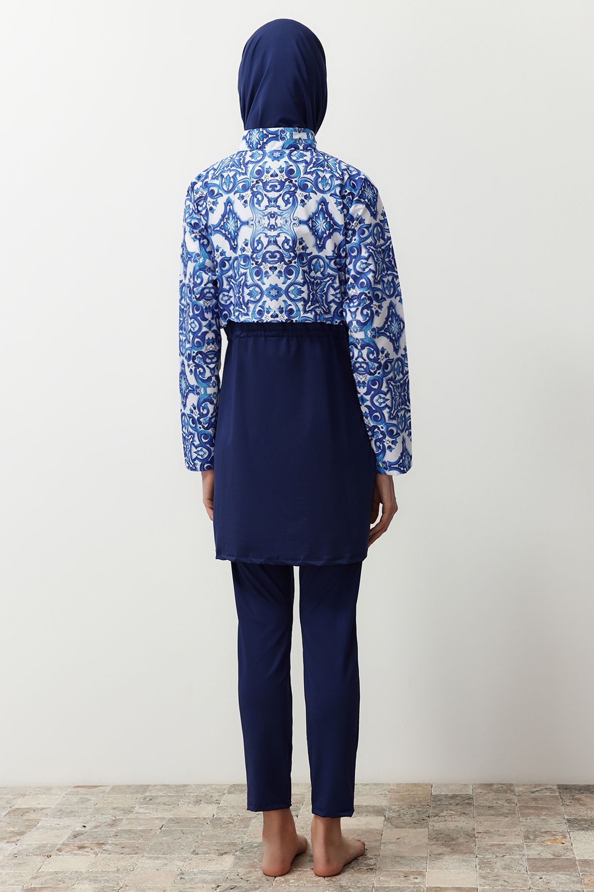 Trendyol Modest-Blaues, vollständig bedecktes, 4-teiliges, gemustertes Badeanzug-Set TCTSS23CF00036 6