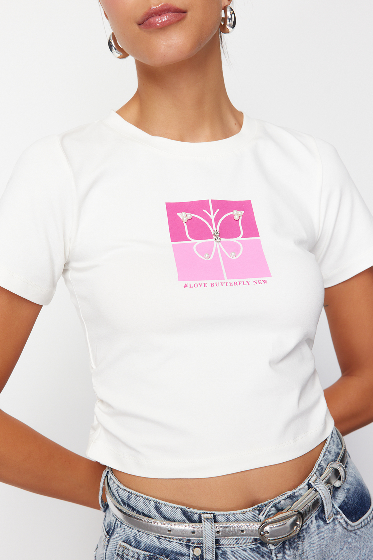 Edit By Trendyolmilla Beyaz Kelebek Desenli Crop Örme T-Shirt TEDSS24TS00029