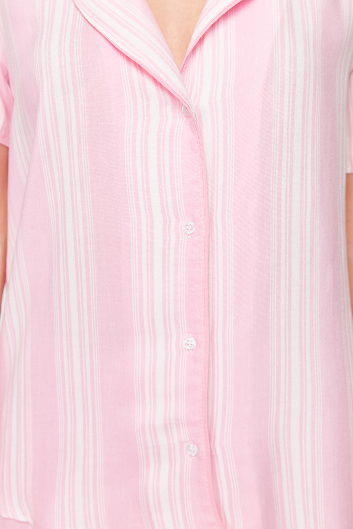 Trendyolmilla  Pembe Çizgili Biye Detaylı Viskon Şortlu Dokuma Pijama Takımı THMSS24PT00279 - Görsel 4