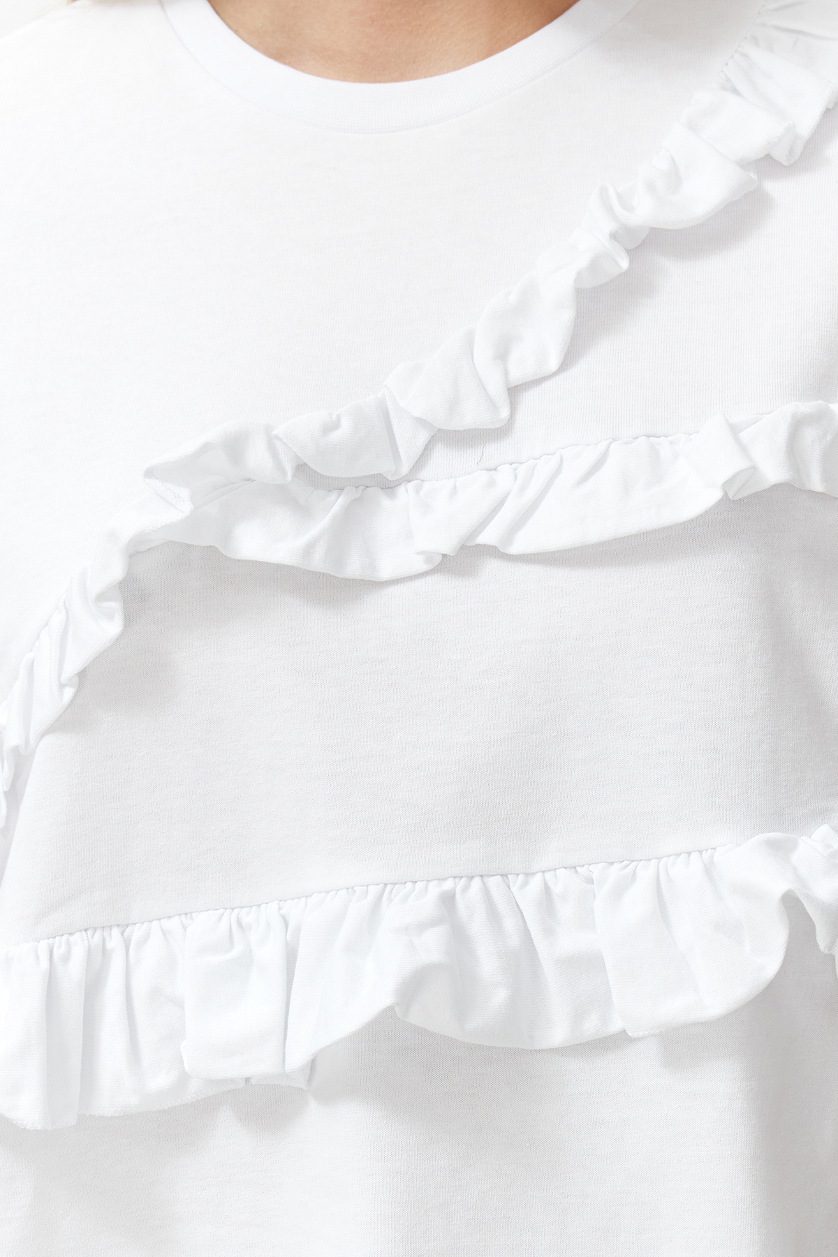 Trendyolmilla  Beyaz %100 Kalın Pamuklu Fırfır Detaylı Relaxed/Rahat Kalıp Kısa Kollu Örme T-Shirt TWOSS24TS00232 - Görsel 4