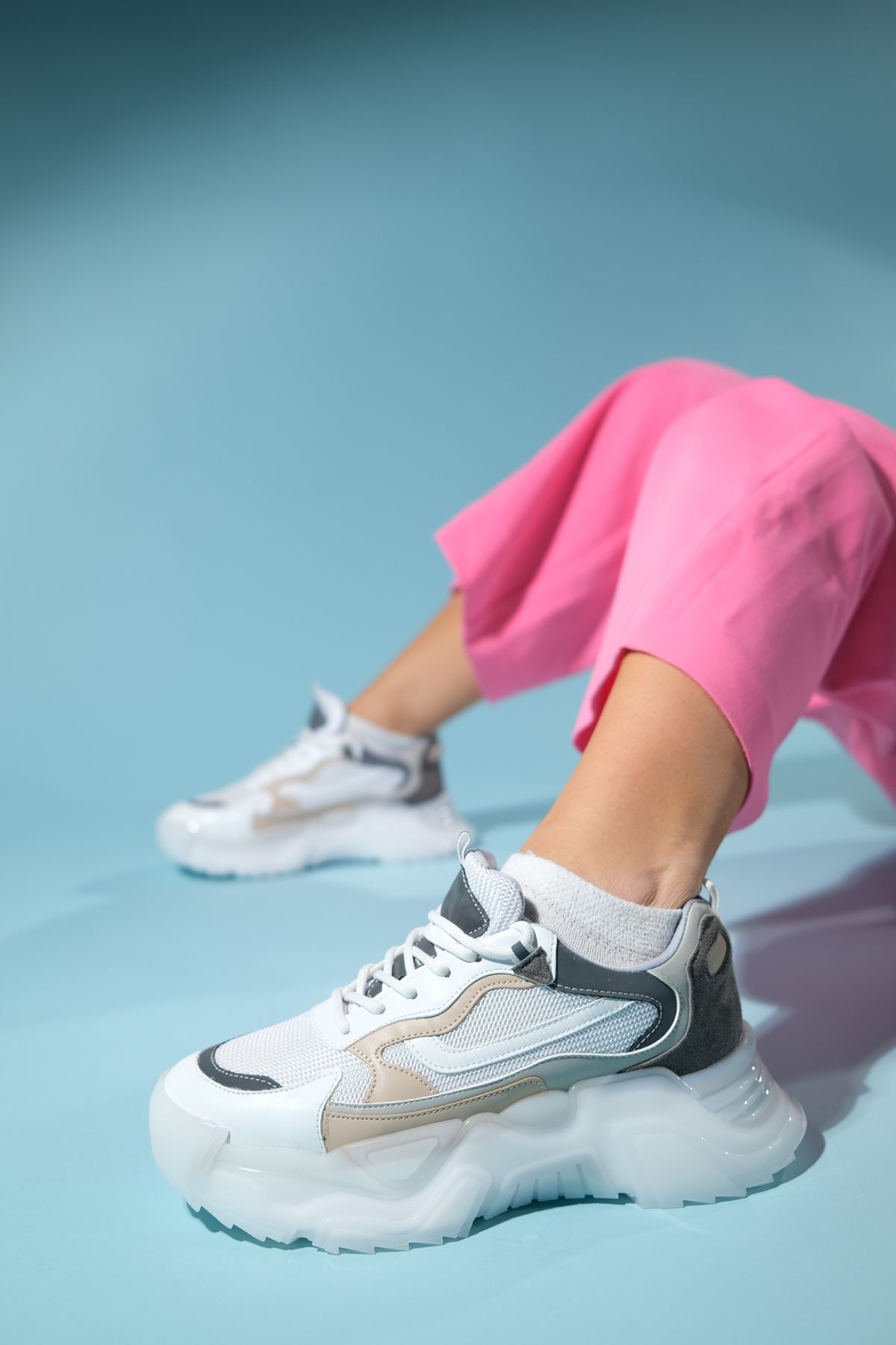 اسنیکر سفید زنانه کفش ورزشی چند نفره luvishoes