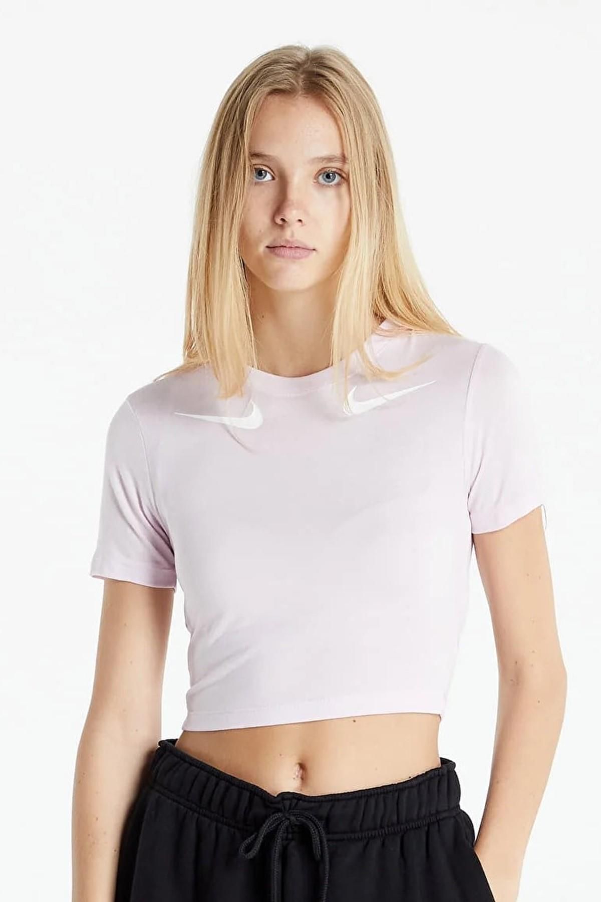 Nike Double Swoosh Crop Fit Tee Pink Likral ince Crop K sa Ti ort Pembe Kad n Giyim